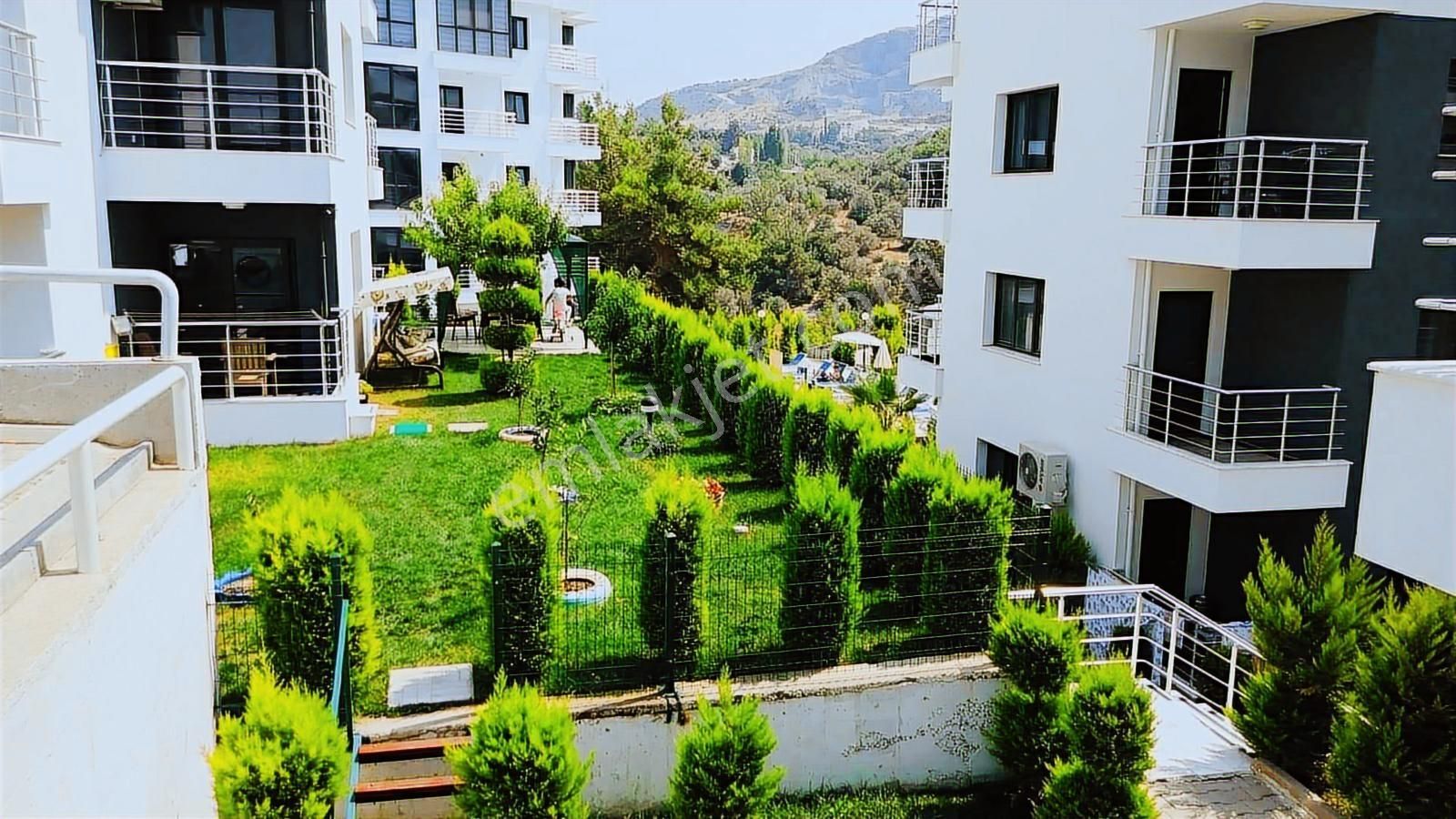 Kuşadasında Güvenlikli Havuzlu Sitede Bahçeli Boş Geniş 2+1 - Görsel 19