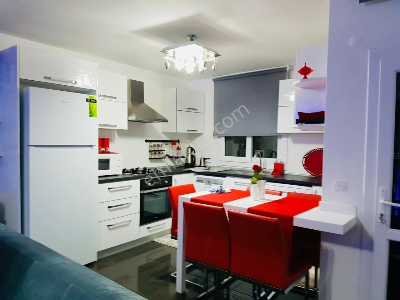 Kuşadasında Güvenlikli Havuzlu Sitede Bahçeli Boş Geniş 2+1 - Görsel 5