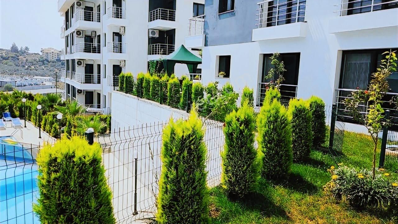 Kuşadasında Güvenlikli Havuzlu Sitede Bahçeli Boş Geniş 2+1 - Görsel 22