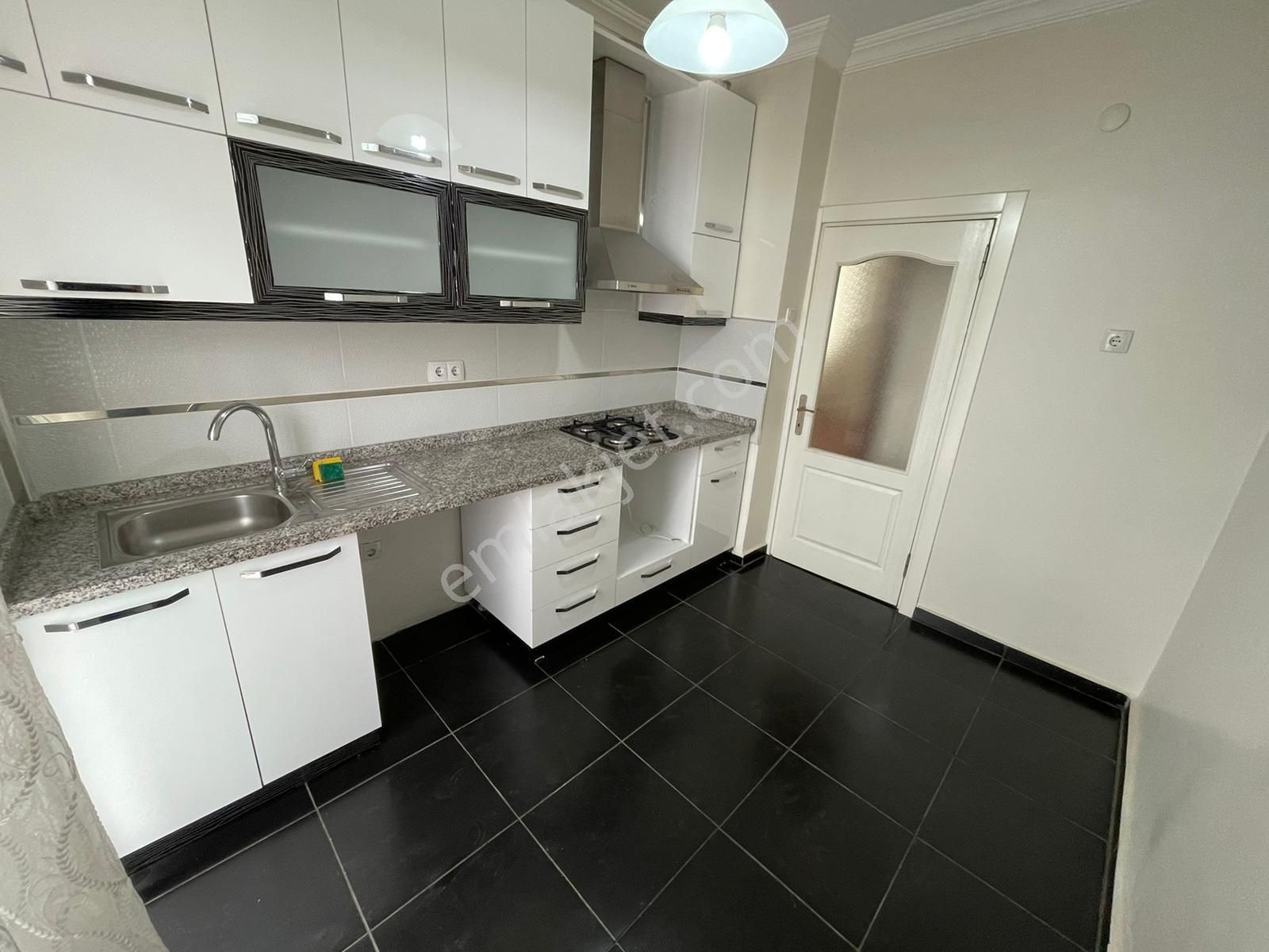 Antalya Doğu Garajına Kültür Merkezine Yakın Tramvay Dibi Satılık 3+1