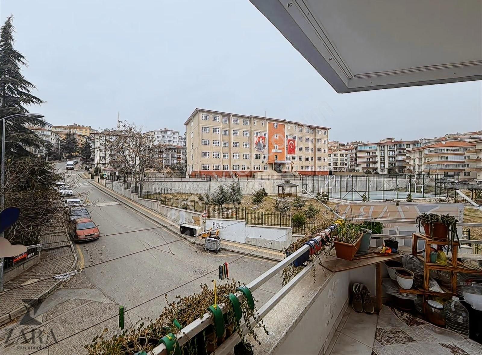 ▄zara▄nato Yolu Cd Paraleli 3+1 120m² İskanlı / Ara Kat Daire