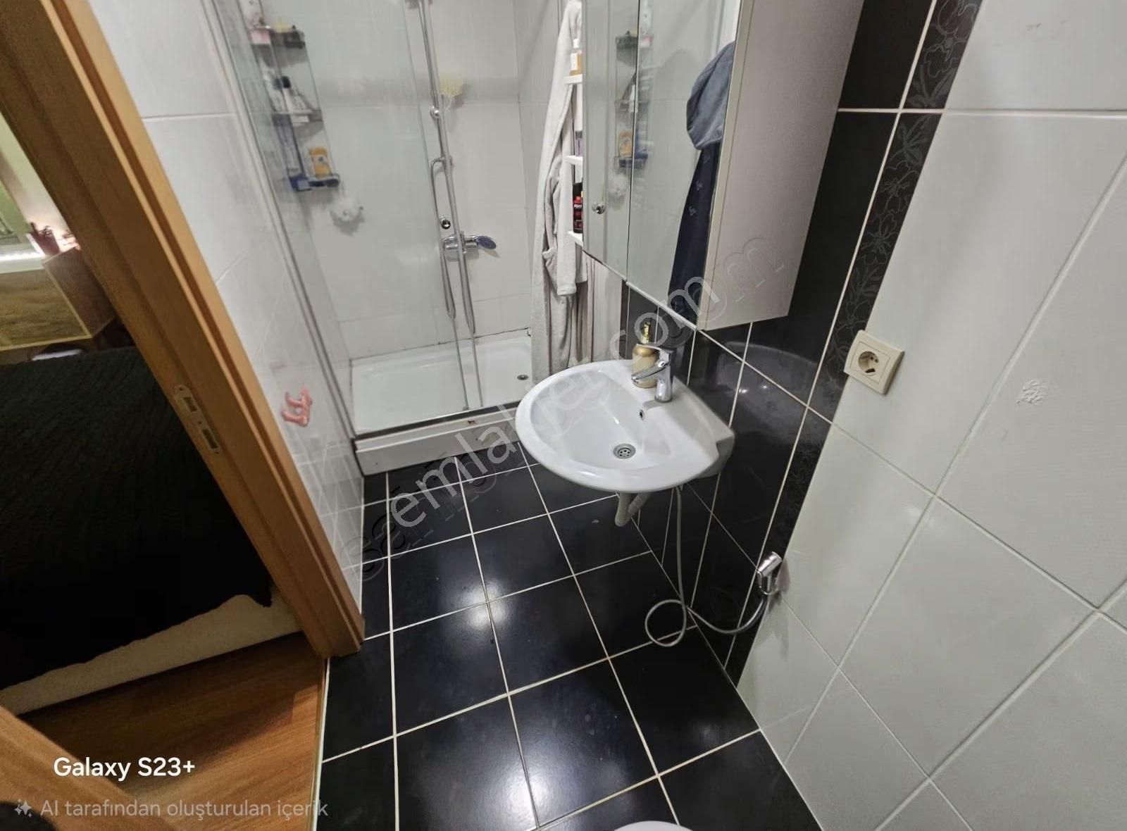 Üsküdar Merkezde 3+1 Genç Bina 145m2 Balkonlu 2 Wcli Ferah Daire - Görsel 2