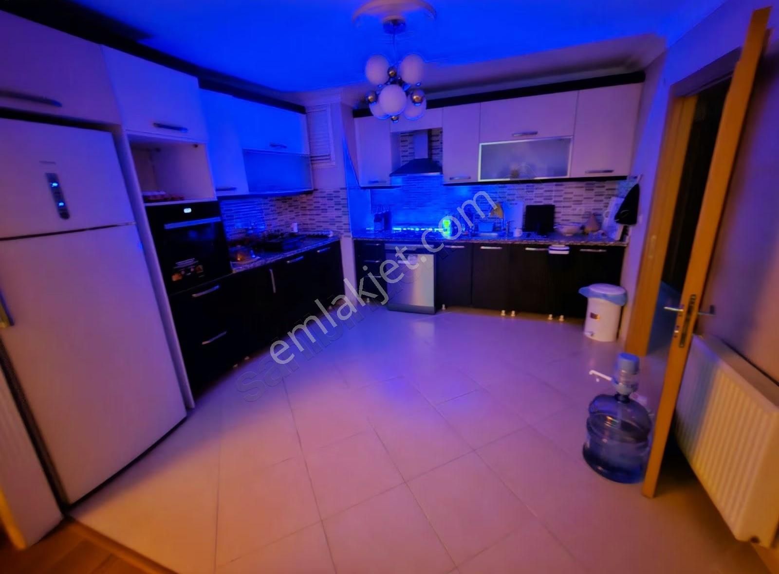 Üsküdar Merkezde 3+1 Genç Bina 145m2 Balkonlu 2 Wcli Ferah Daire - Görsel 15