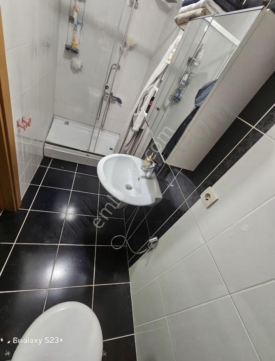 Üsküdar Merkezde 3+1 Genç Bina 145m2 Balkonlu 2 Wcli Ferah Daire - Görsel 12