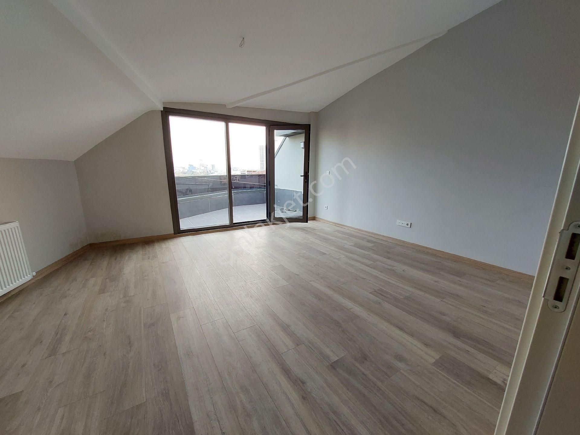 Adalar Ve E5 Manzaralı 3+1 Dubleks Harika Konum Ve Birinci Sınıf İşçilik - Görsel 20