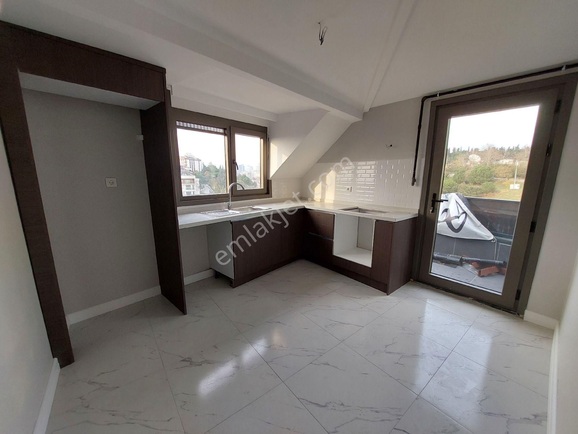 Adalar Ve E5 Manzaralı 3+1 Dubleks Harika Konum Ve Birinci Sınıf İşçilik - Görsel 28