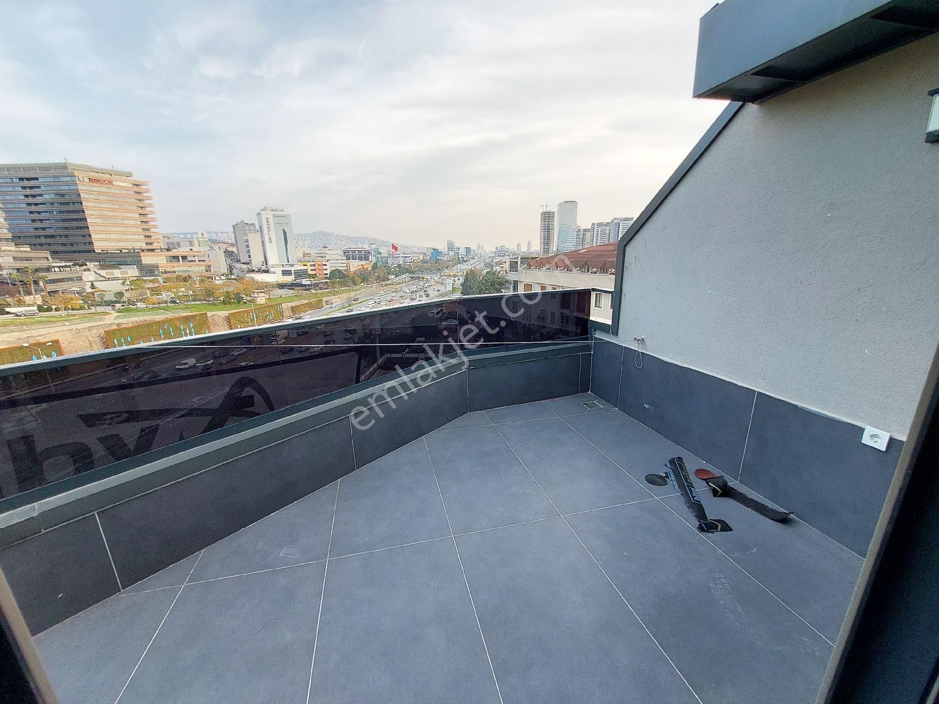 Adalar Ve E5 Manzaralı 3+1 Dubleks Harika Konum Ve Birinci Sınıf İşçilik - Görsel 23