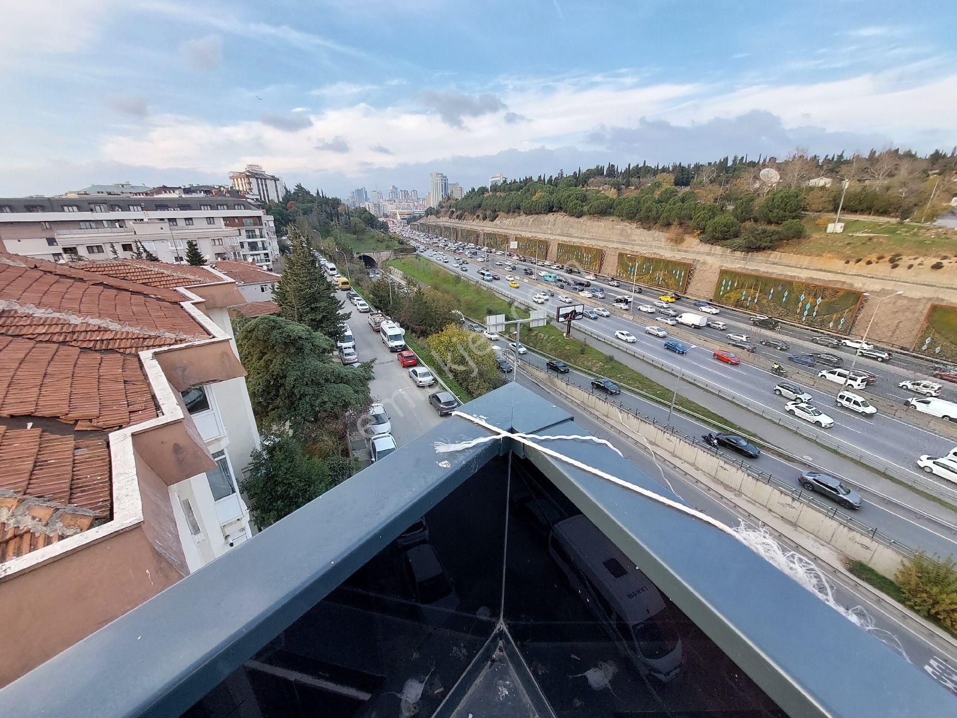 Adalar Ve E5 Manzaralı 3+1 Dubleks Harika Konum Ve Birinci Sınıf İşçilik - Görsel 2