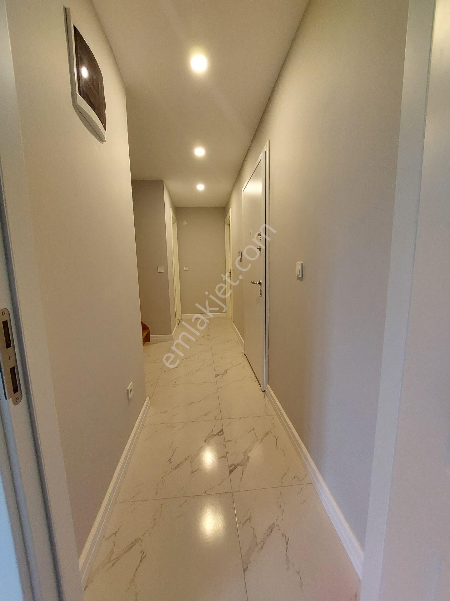 Adalar Ve E5 Manzaralı 3+1 Dubleks Harika Konum Ve Birinci Sınıf İşçilik - Görsel 4