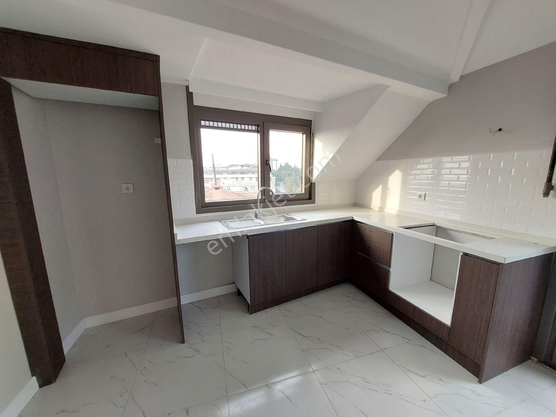 Adalar Ve E5 Manzaralı 3+1 Dubleks Harika Konum Ve Birinci Sınıf İşçilik - Görsel 29