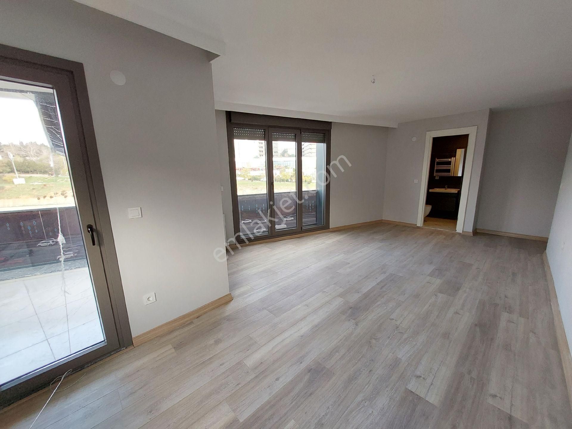 Adalar Ve E5 Manzaralı 3+1 Dubleks Harika Konum Ve Birinci Sınıf İşçilik - Görsel 15