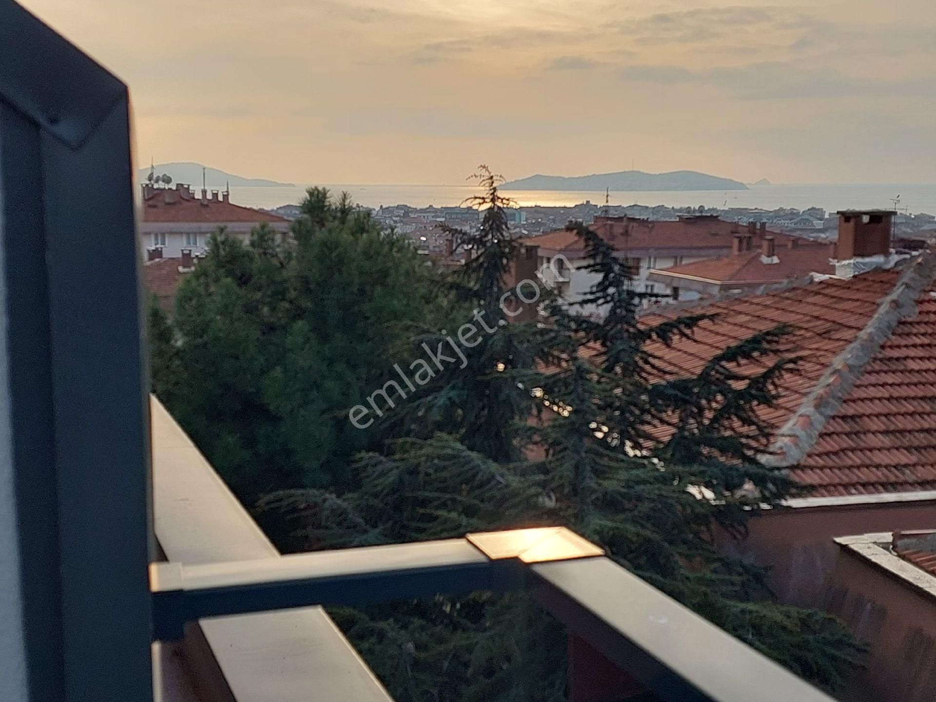 Adalar Ve E5 Manzaralı 3+1 Dubleks Harika Konum Ve Birinci Sınıf İşçilik