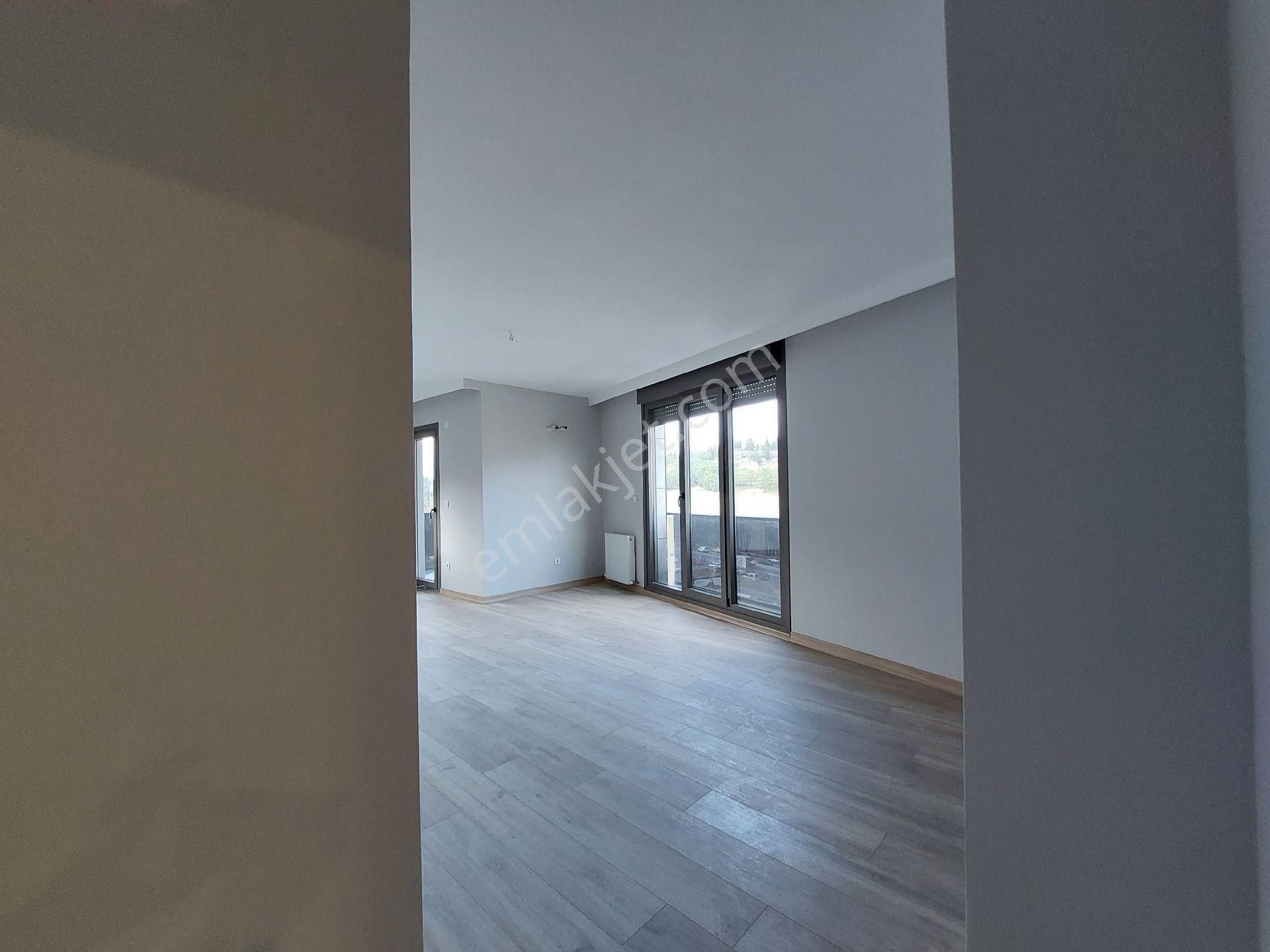 Adalar Ve E5 Manzaralı 3+1 Dubleks Harika Konum Ve Birinci Sınıf İşçilik - Görsel 11