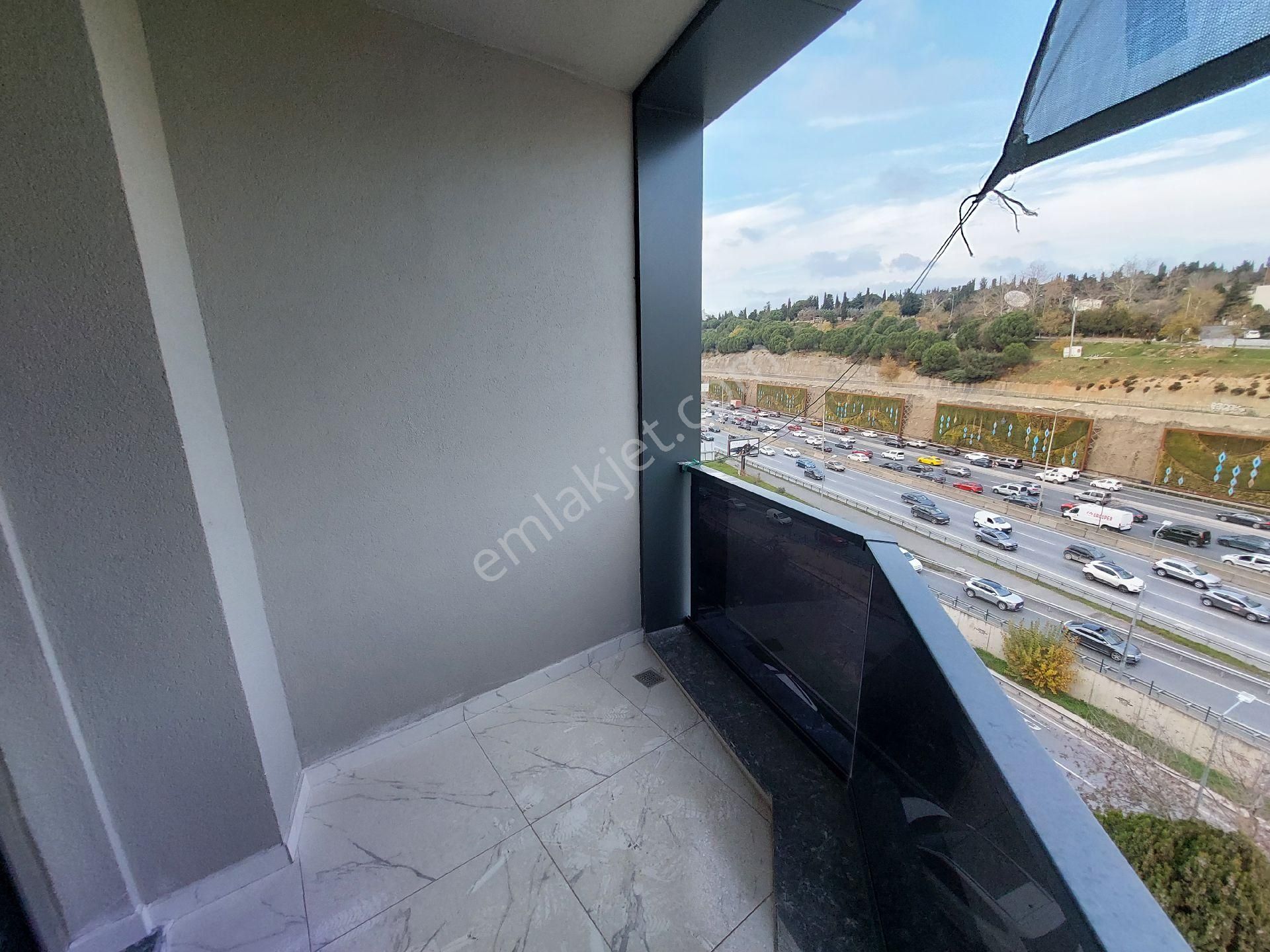 Adalar Ve E5 Manzaralı 3+1 Dubleks Harika Konum Ve Birinci Sınıf İşçilik - Görsel 8