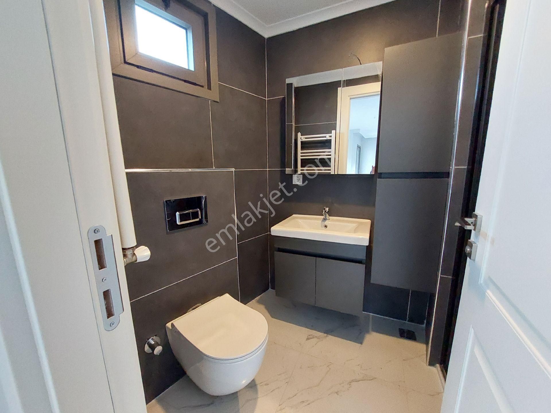 Adalar Ve E5 Manzaralı 3+1 Dubleks Harika Konum Ve Birinci Sınıf İşçilik - Görsel 13