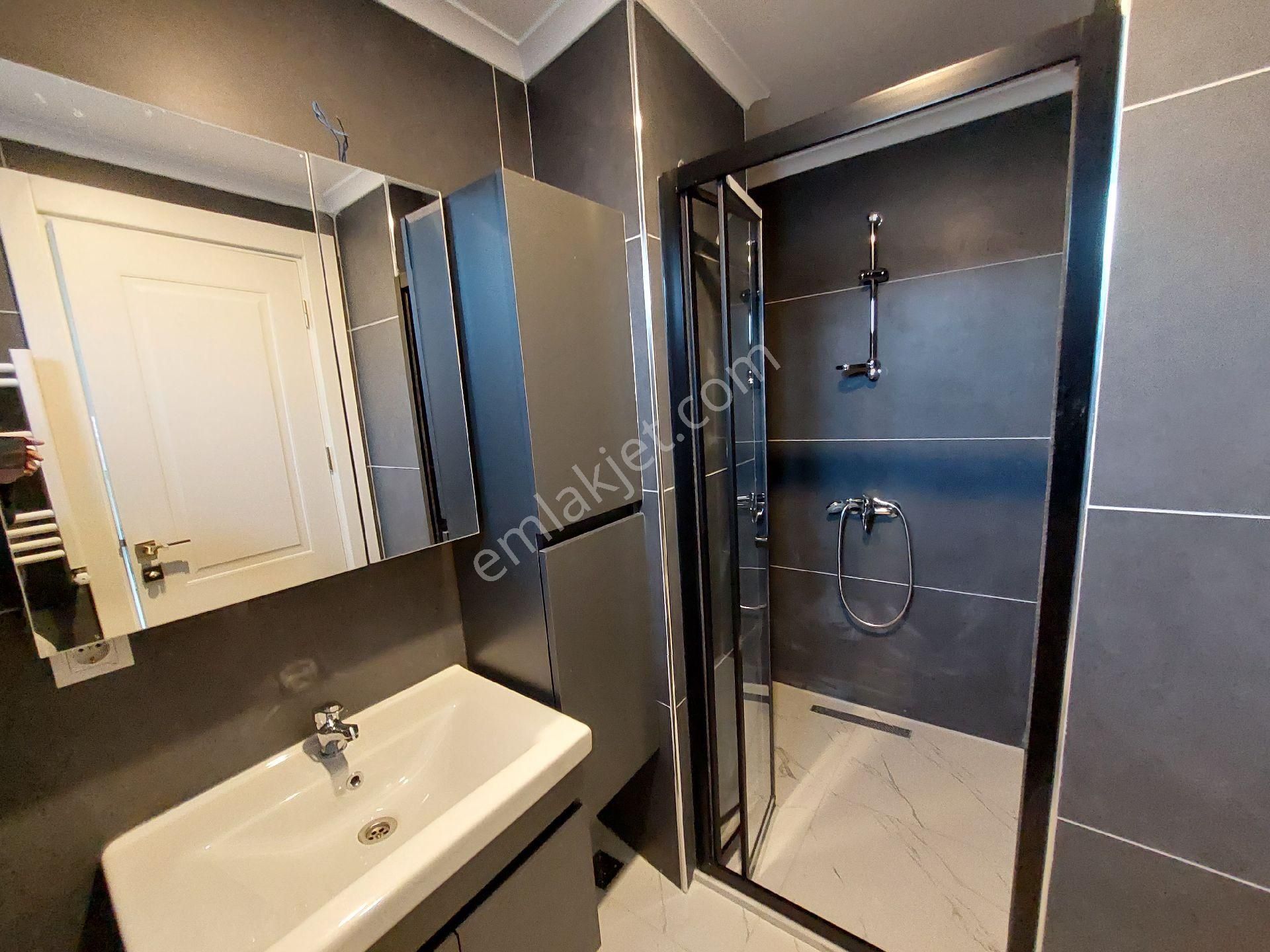 Adalar Ve E5 Manzaralı 3+1 Dubleks Harika Konum Ve Birinci Sınıf İşçilik - Görsel 14