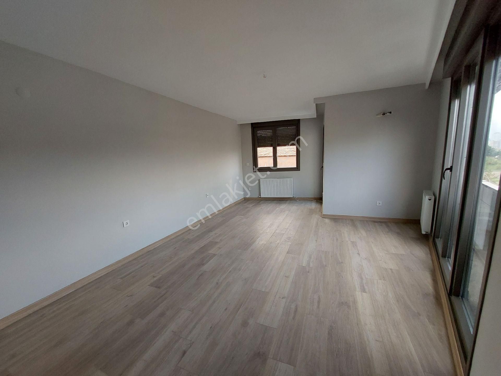 Adalar Ve E5 Manzaralı 3+1 Dubleks Harika Konum Ve Birinci Sınıf İşçilik - Görsel 12