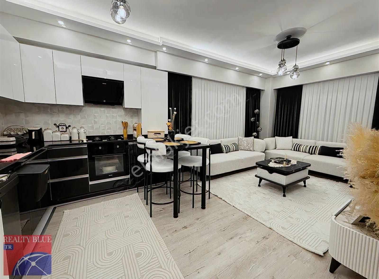 Samandıra Merkez Metro Yanı Havuzlu Site İçerisinde 2+1arakat