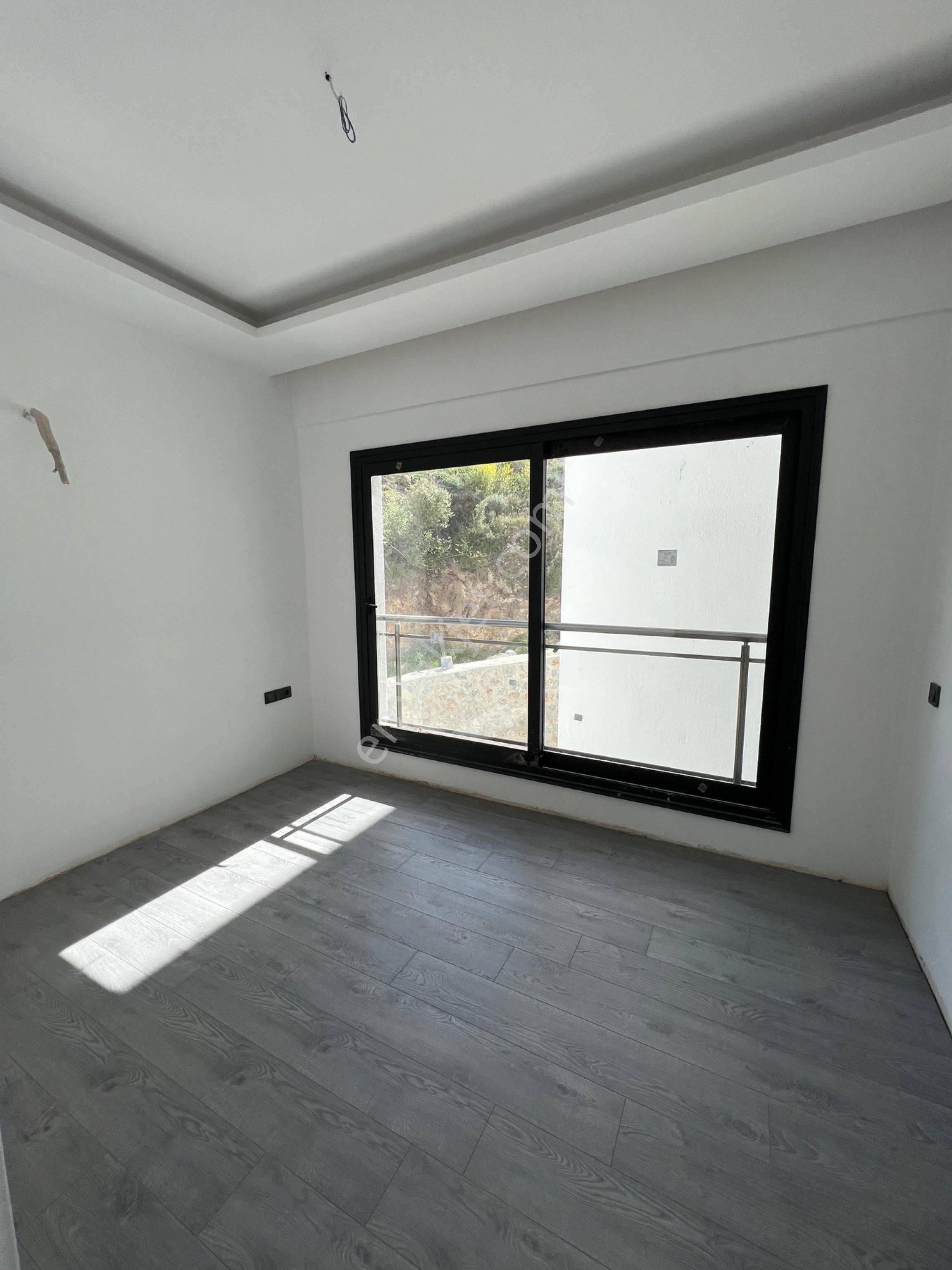 Kuşadasında 3+1 Deniz Manzaralı Geniş Kullanımlı Havuzlu Site İçerisinde Lüks Daire - Görsel 13