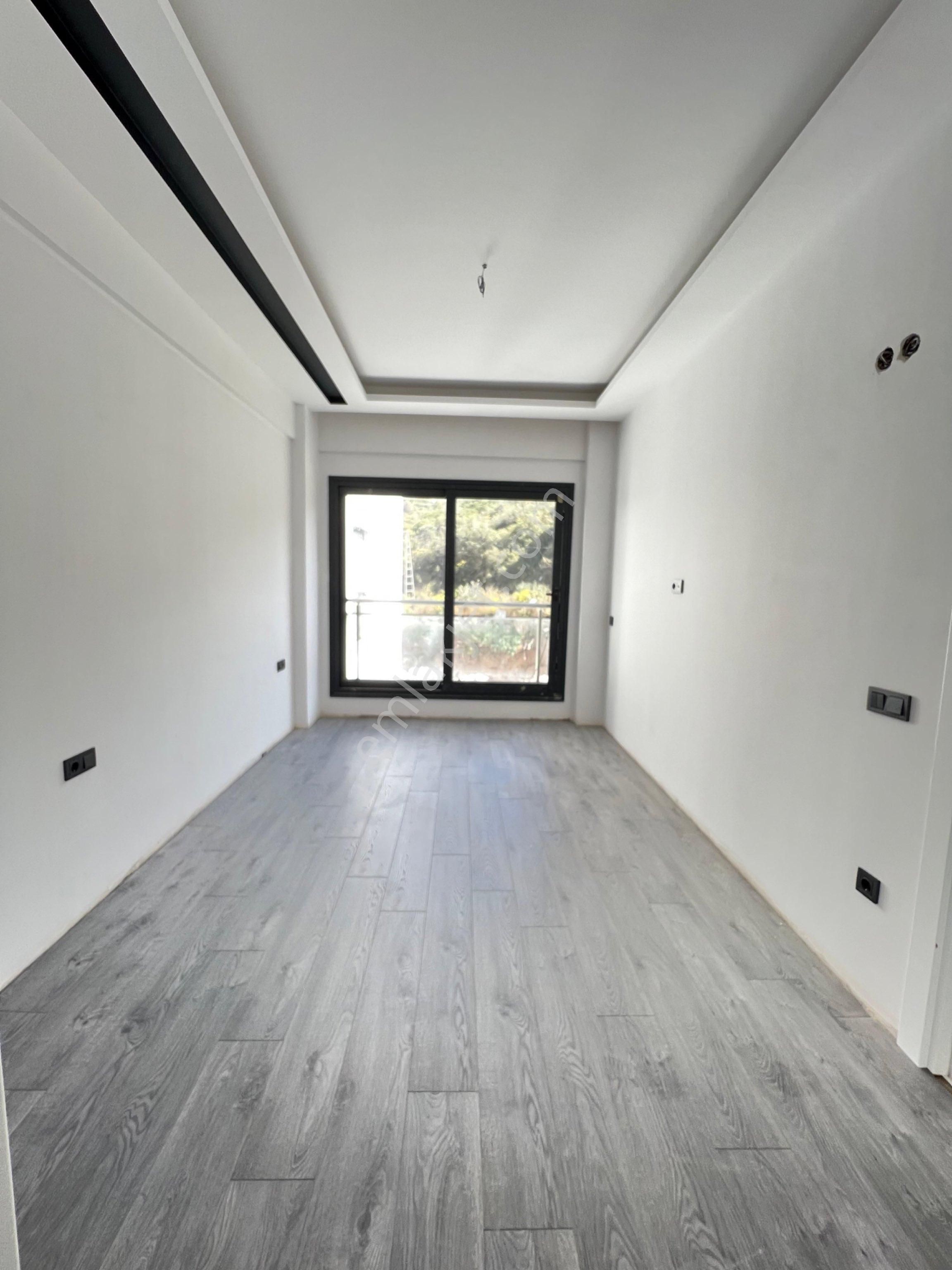 Kuşadasında 3+1 Deniz Manzaralı Geniş Kullanımlı Havuzlu Site İçerisinde Lüks Daire - Görsel 11