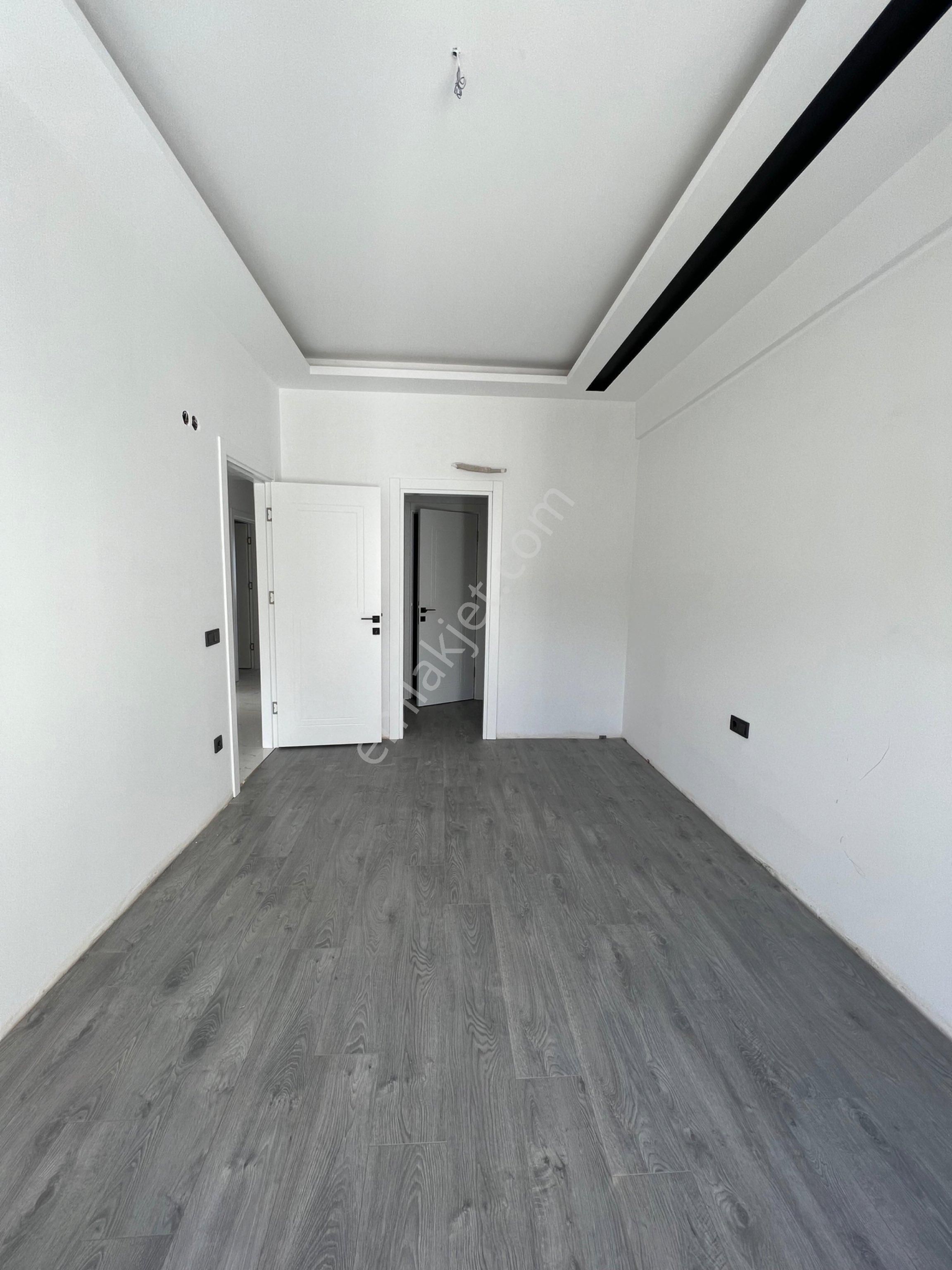 Kuşadasında 3+1 Deniz Manzaralı Geniş Kullanımlı Havuzlu Site İçerisinde Lüks Daire - Görsel 9