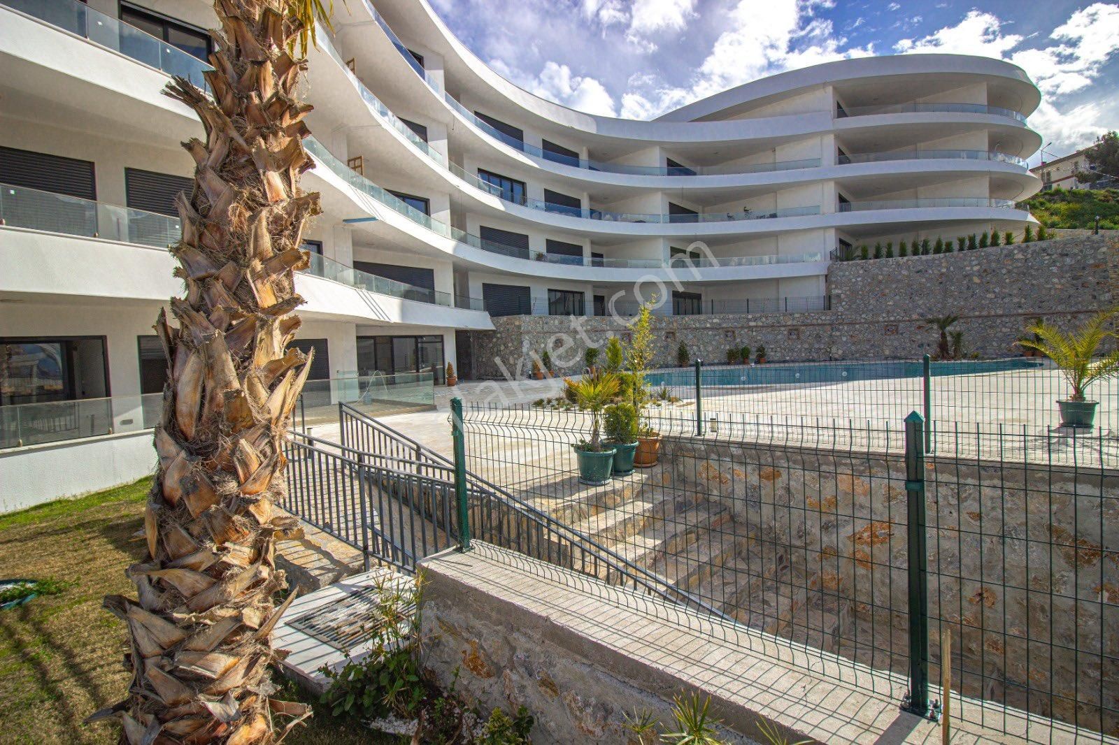 Kuşadasında 3+1 Deniz Manzaralı Geniş Kullanımlı Havuzlu Site İçerisinde Lüks Daire - Görsel 4