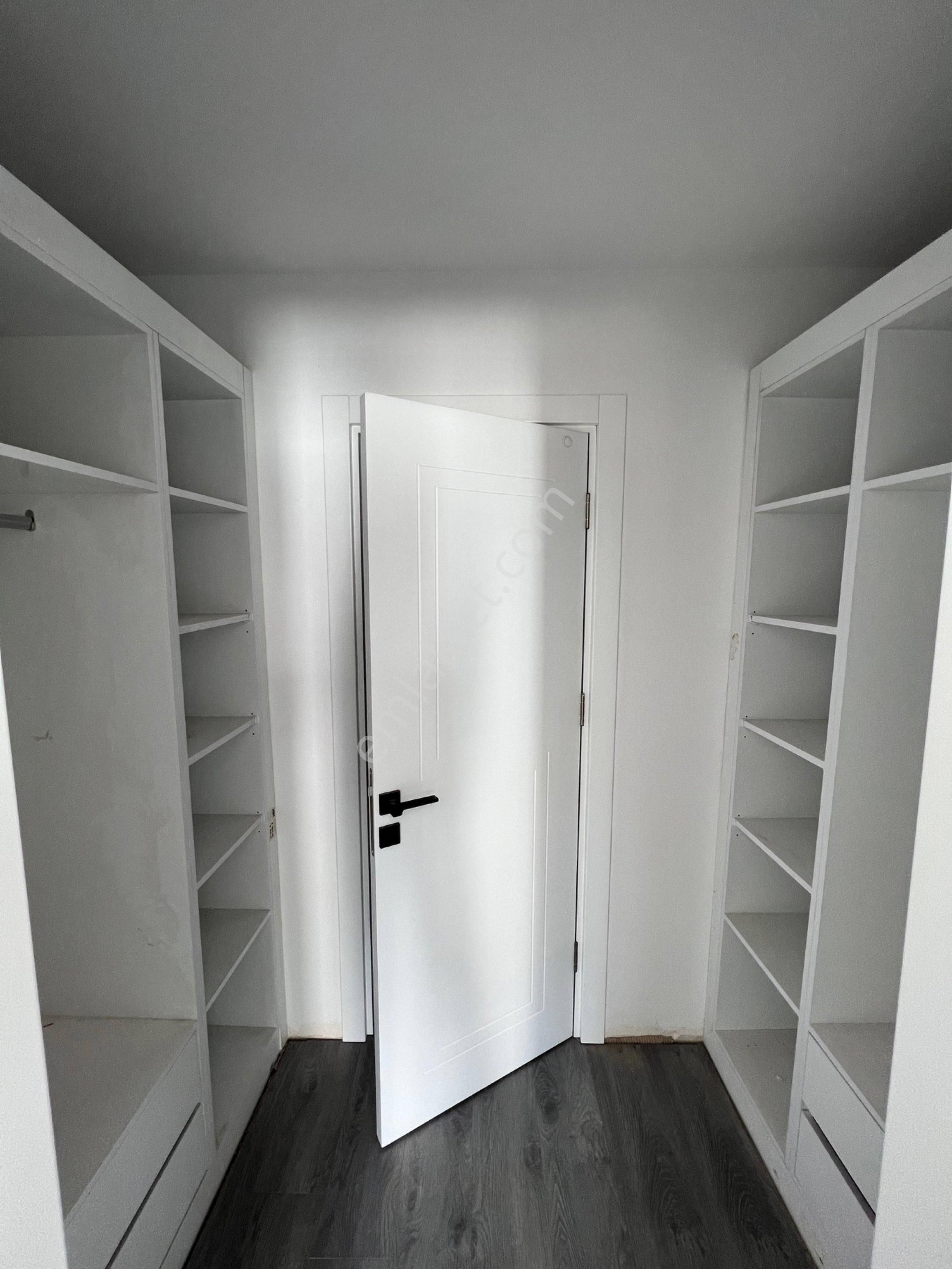 Kuşadasında 3+1 Deniz Manzaralı Geniş Kullanımlı Havuzlu Site İçerisinde Lüks Daire - Görsel 18