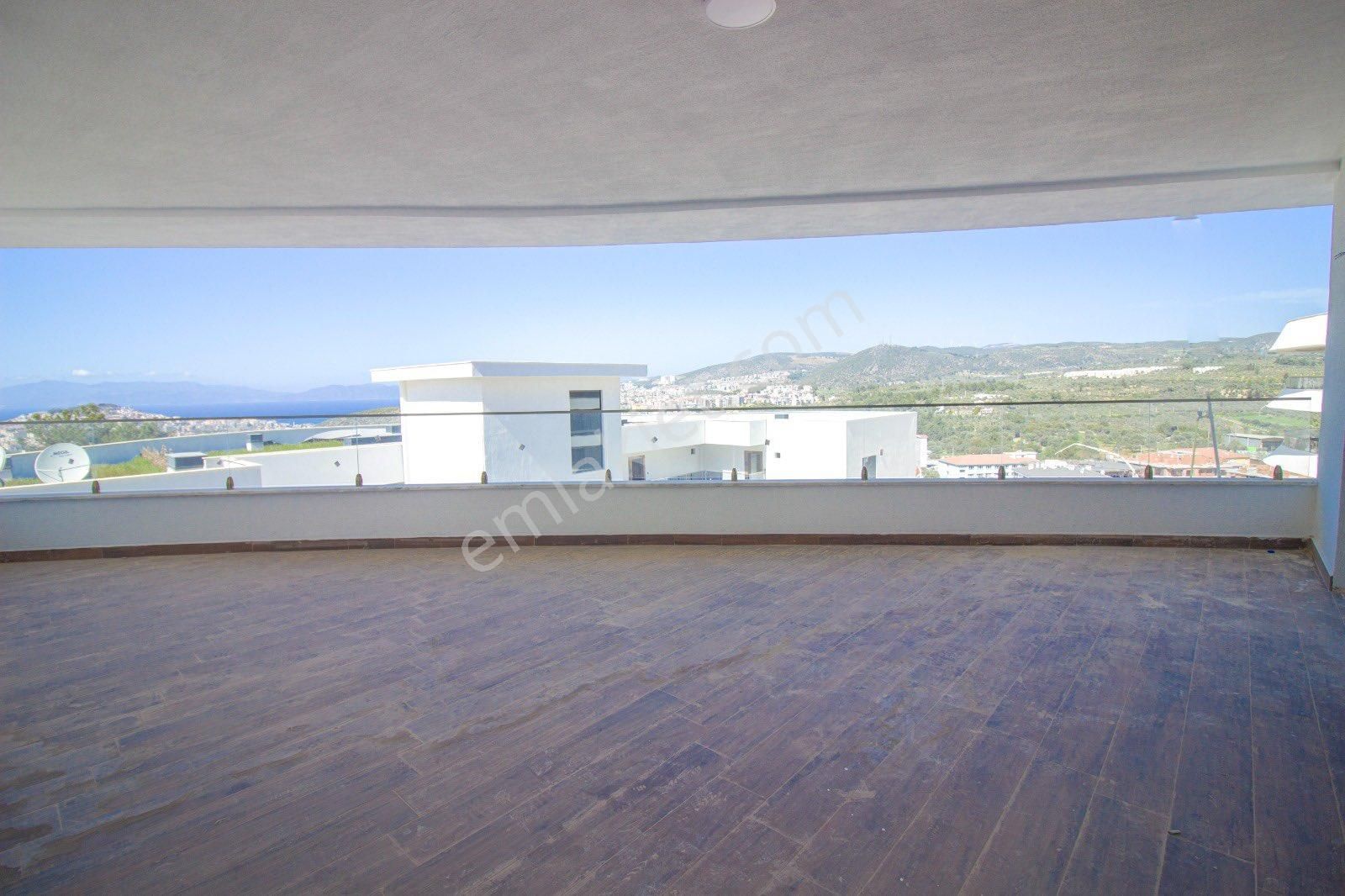 Kuşadasında 3+1 Deniz Manzaralı Geniş Kullanımlı Havuzlu Site İçerisinde Lüks Daire - Görsel 7