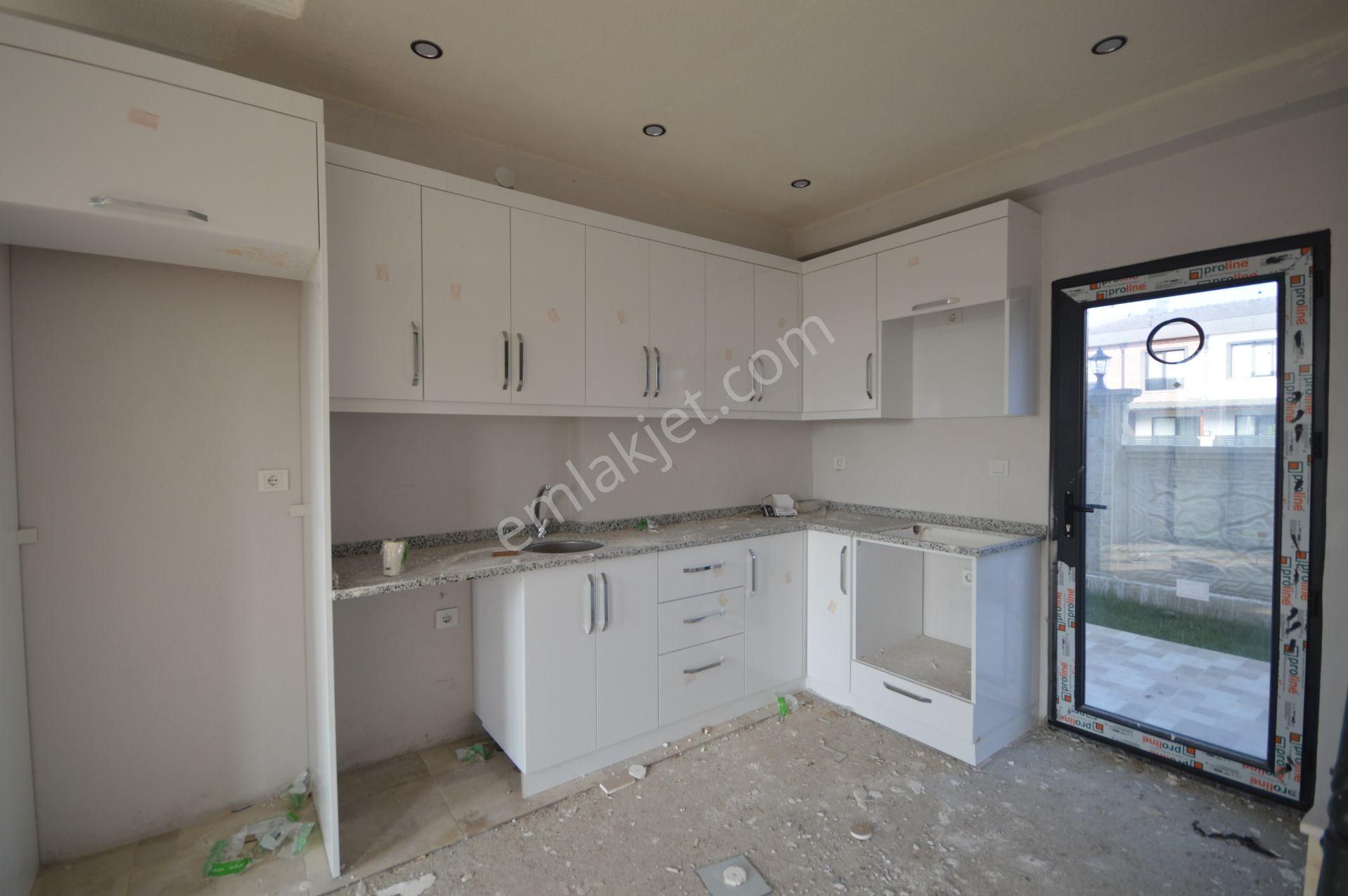 Kocaali'de Yeniyıla Özel Fiyatta Bahçeli Satılık 3+1 Villa - Görsel 11