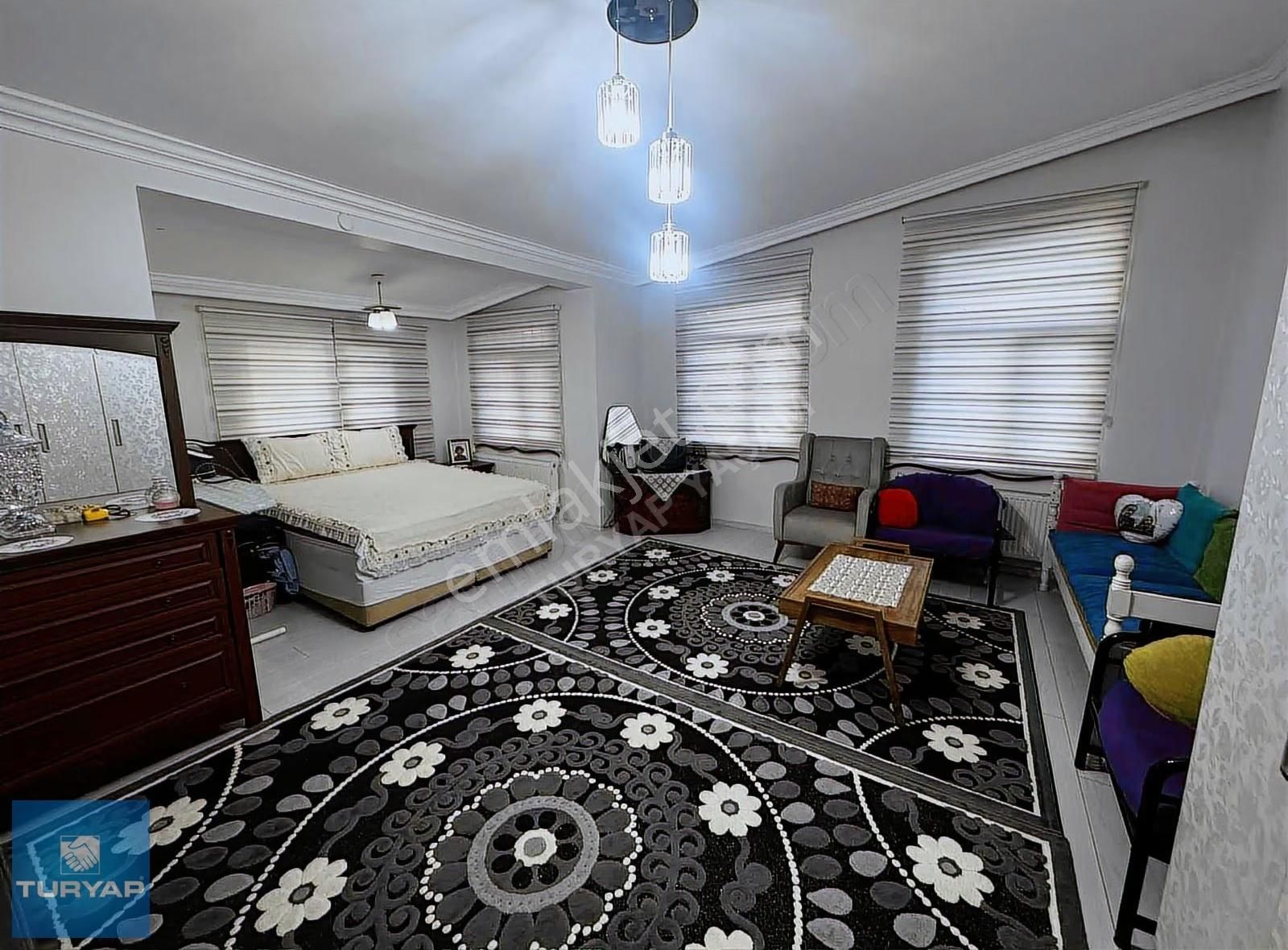 Mardin Yolu Üzeri Bakımlı Satılık Tripleks Villa - Görsel 3