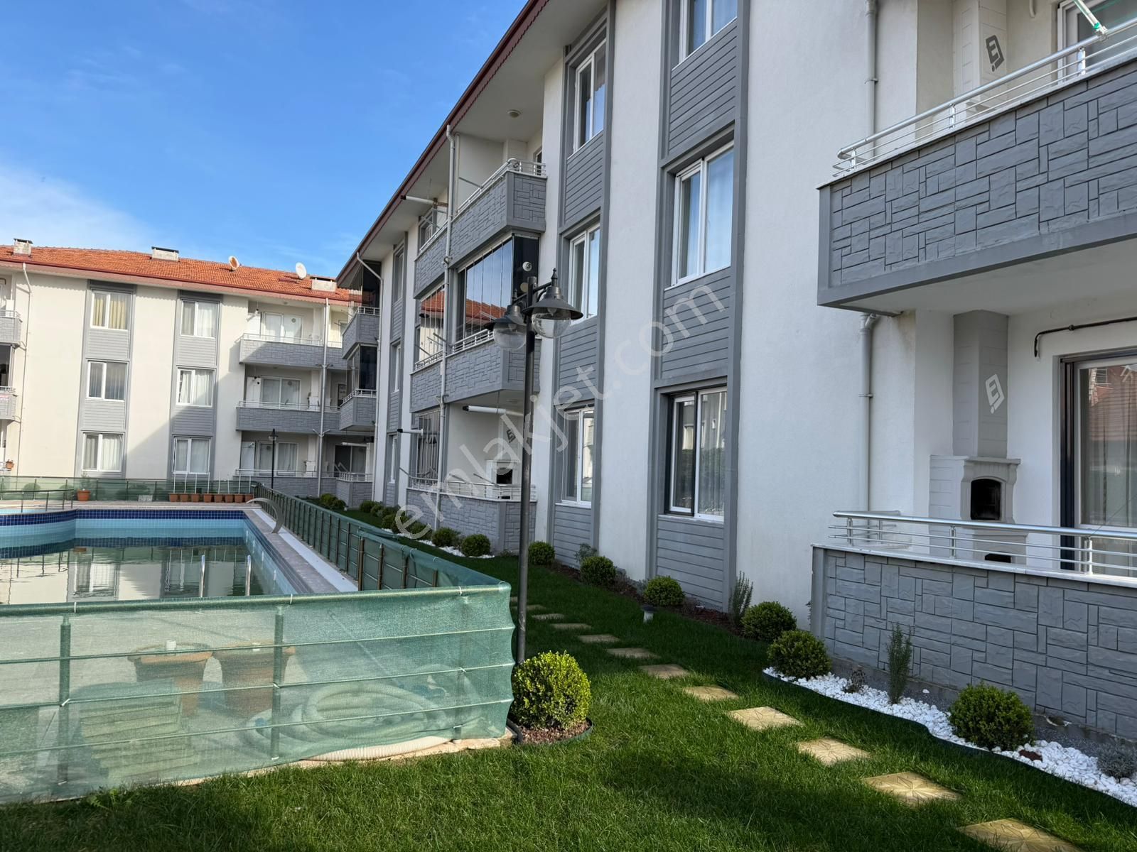 Karasu Sahilde Havuzlu Sitede Ful Eşyalı 1+1 Satılık Daire - Görsel 3
