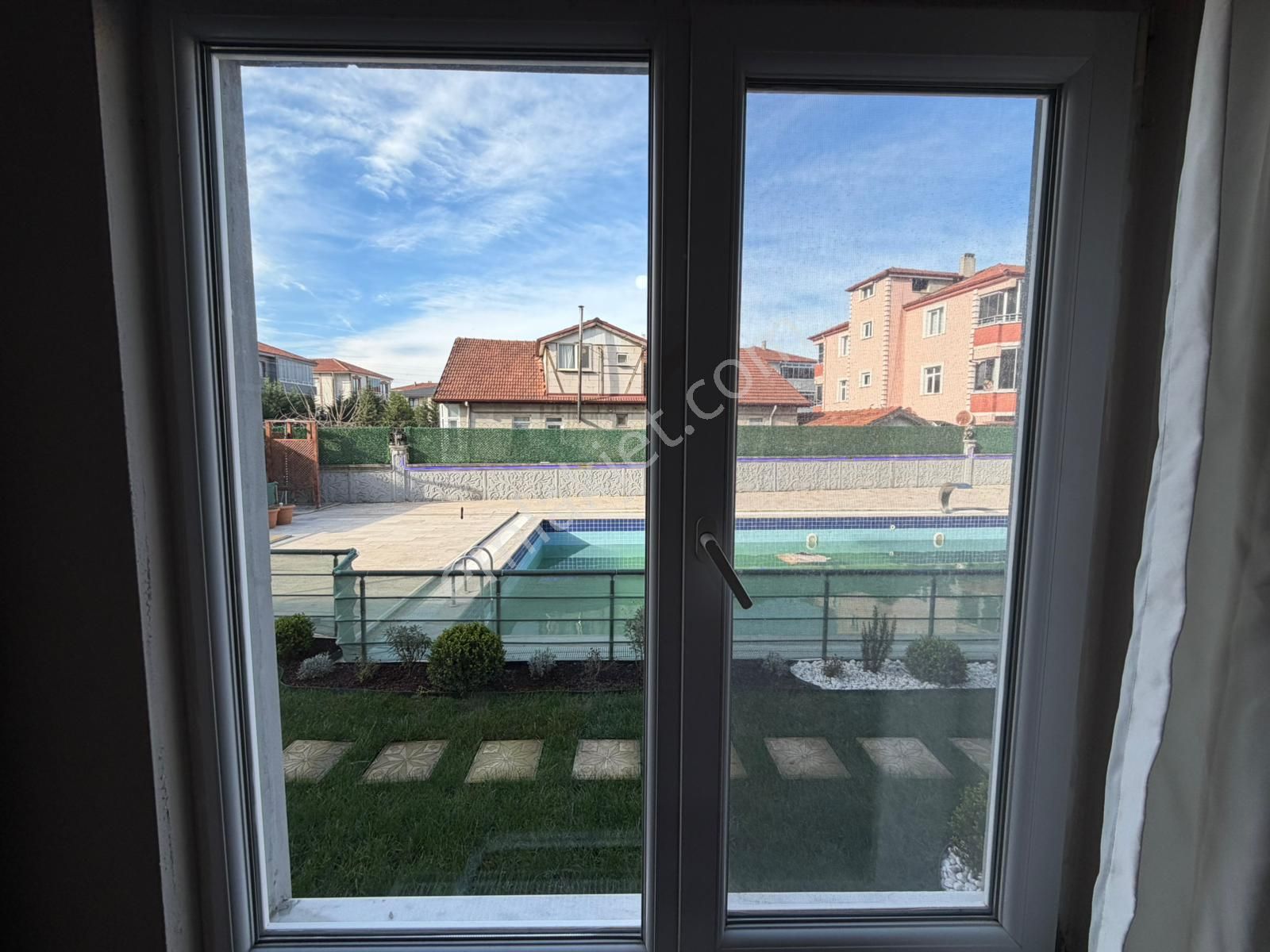 Karasu Sahilde Havuzlu Sitede Ful Eşyalı 1+1 Satılık Daire - Görsel 16