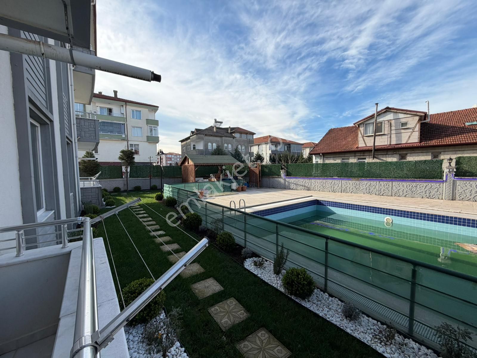 Karasu Sahilde Havuzlu Sitede Ful Eşyalı 1+1 Satılık Daire - Görsel 22