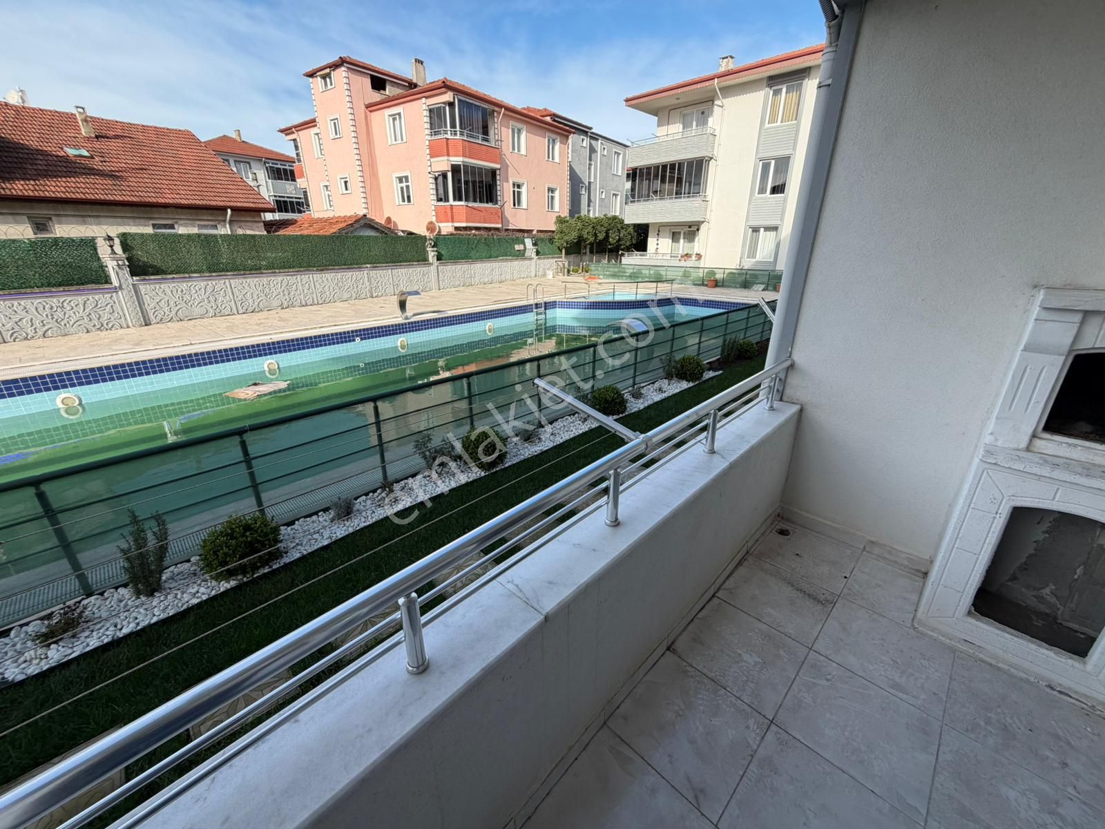 Karasu Sahilde Havuzlu Sitede Ful Eşyalı 1+1 Satılık Daire - Görsel 19