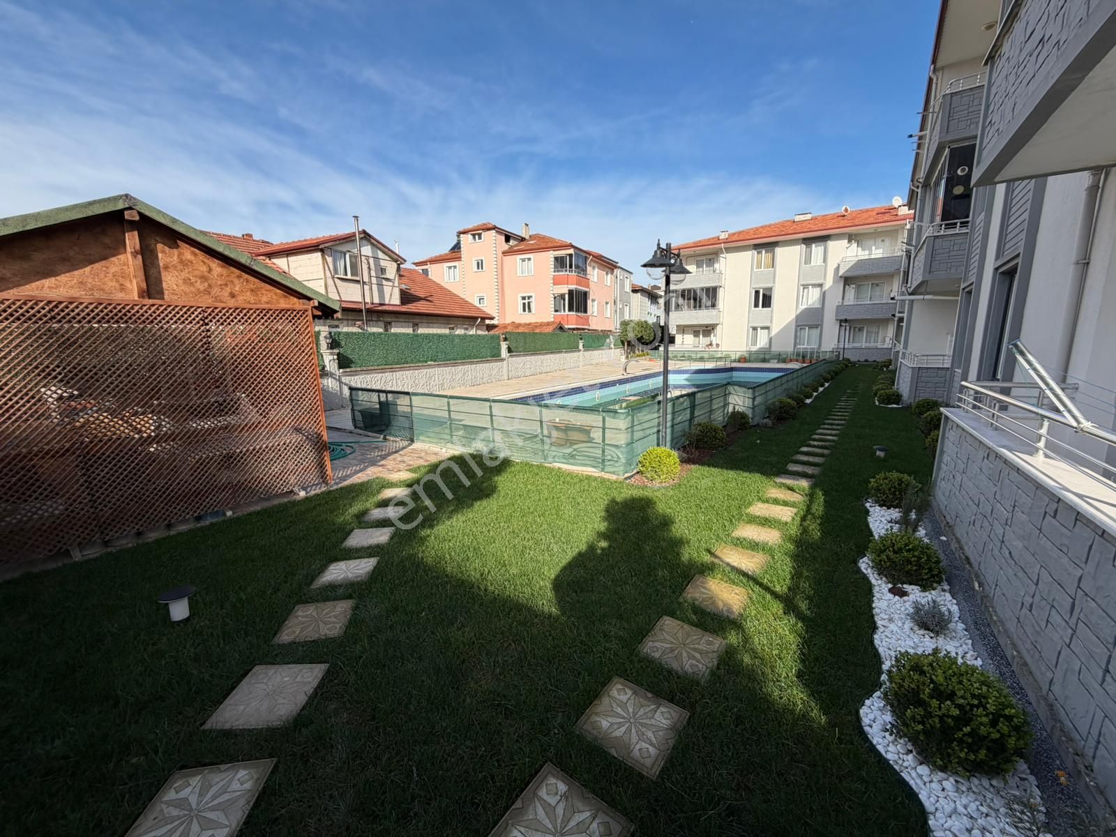 Karasu Sahilde Havuzlu Sitede Ful Eşyalı 1+1 Satılık Daire - Görsel 8