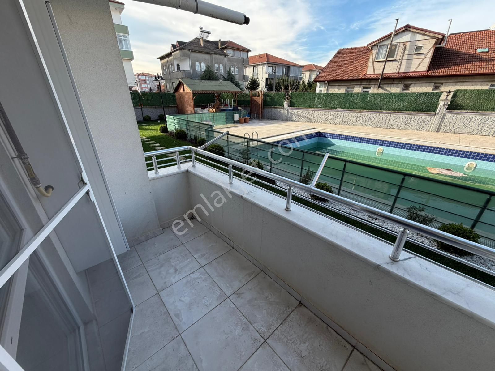 Karasu Sahilde Havuzlu Sitede Ful Eşyalı 1+1 Satılık Daire - Görsel 20