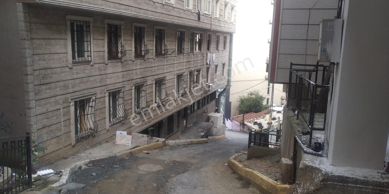 Çatı Katı-geniş (80m2) 1+1.5. Sahibinden-boyalı-aile Apartmanı - Görsel 18