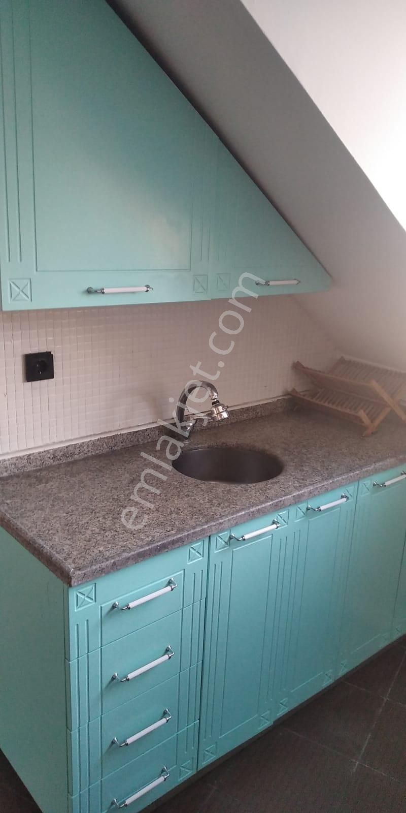 Çatı Katı-geniş (80m2) 1+1.5. Sahibinden-boyalı-aile Apartmanı - Görsel 9