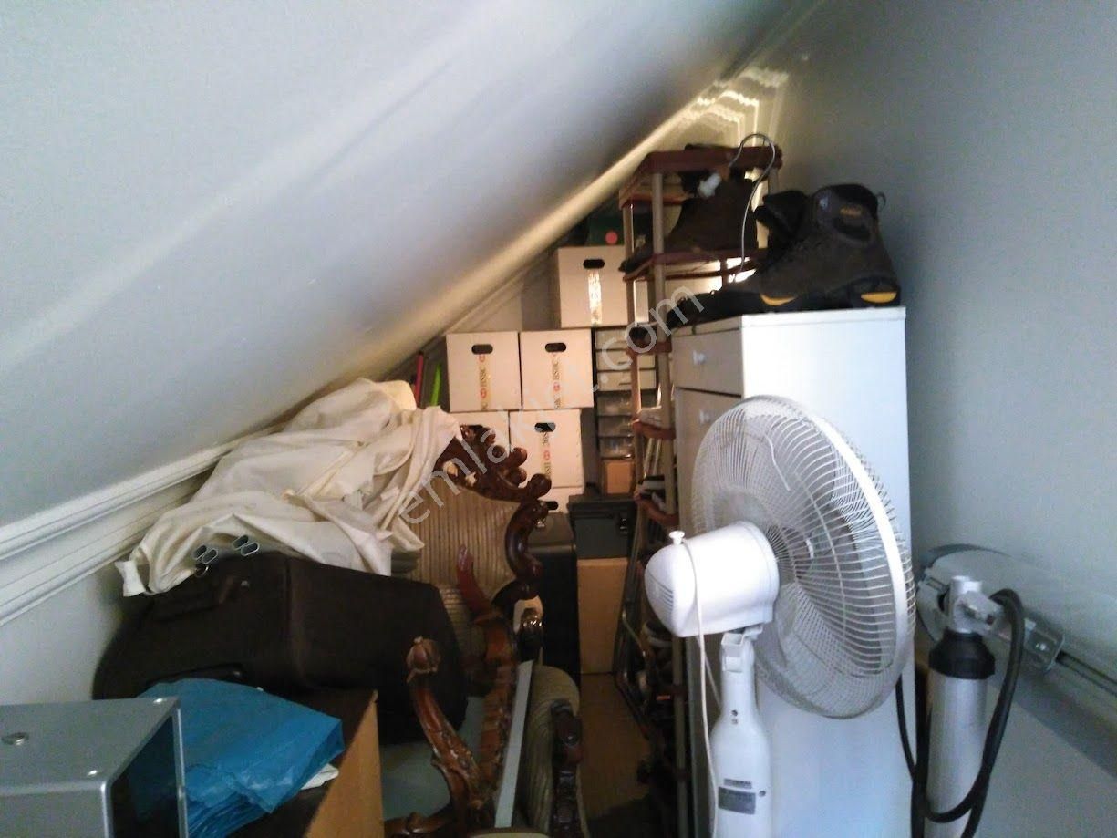 Çatı Katı-geniş (80m2) 1+1.5. Sahibinden-boyalı-aile Apartmanı - Görsel 12