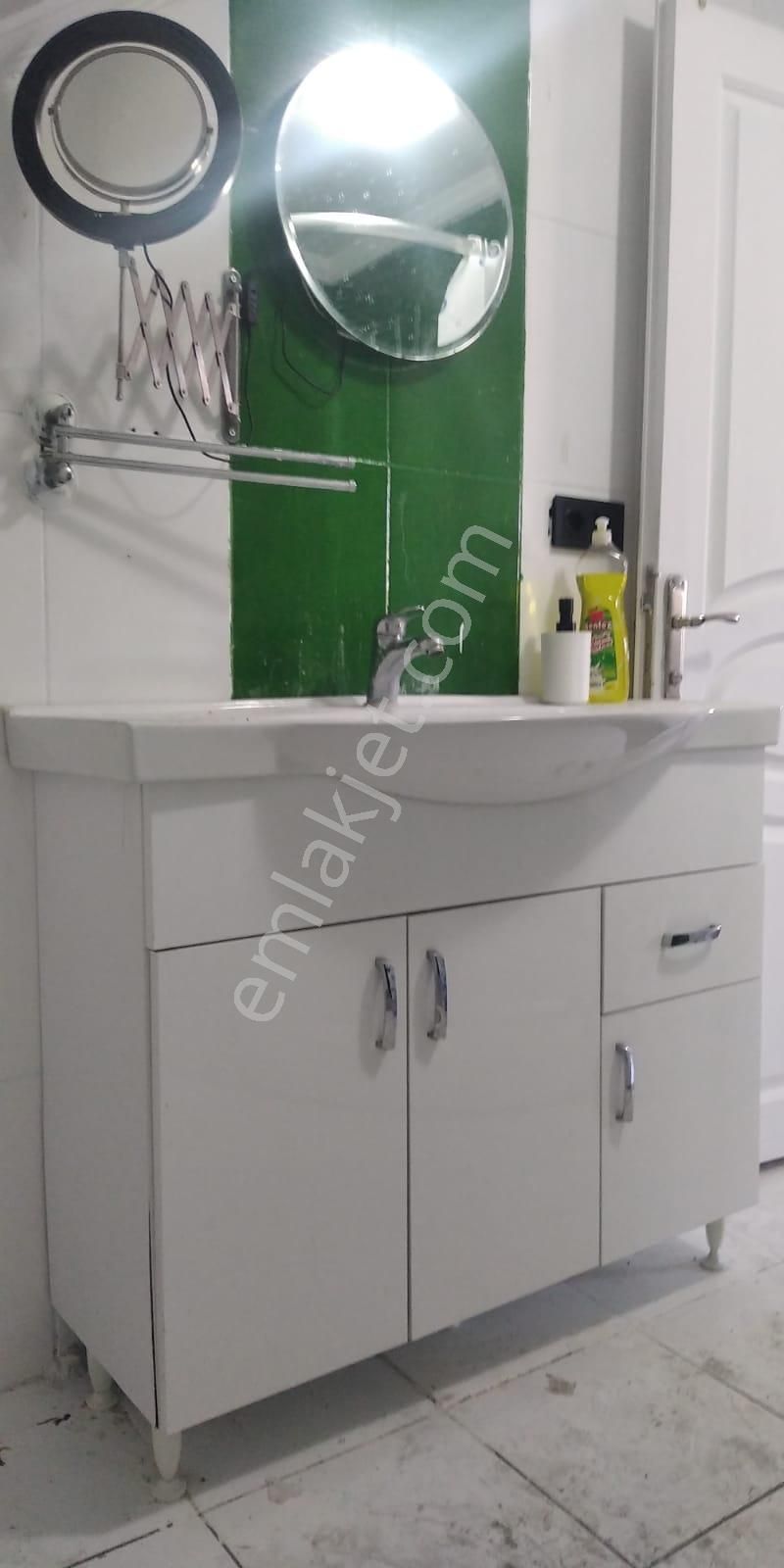 Çatı Katı-geniş (80m2) 1+1.5. Sahibinden-boyalı-aile Apartmanı - Görsel 13