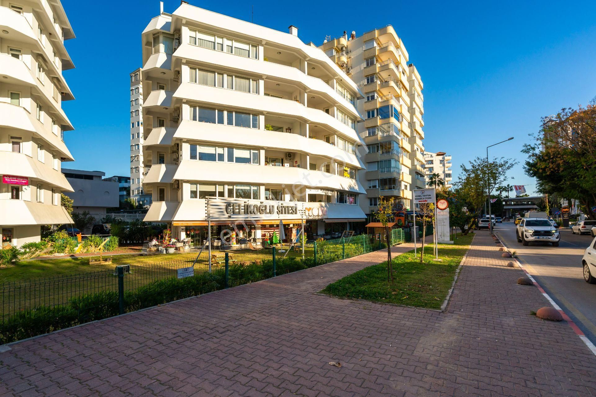 Antalya Lara Üst Düzey Konforlu Yaşam