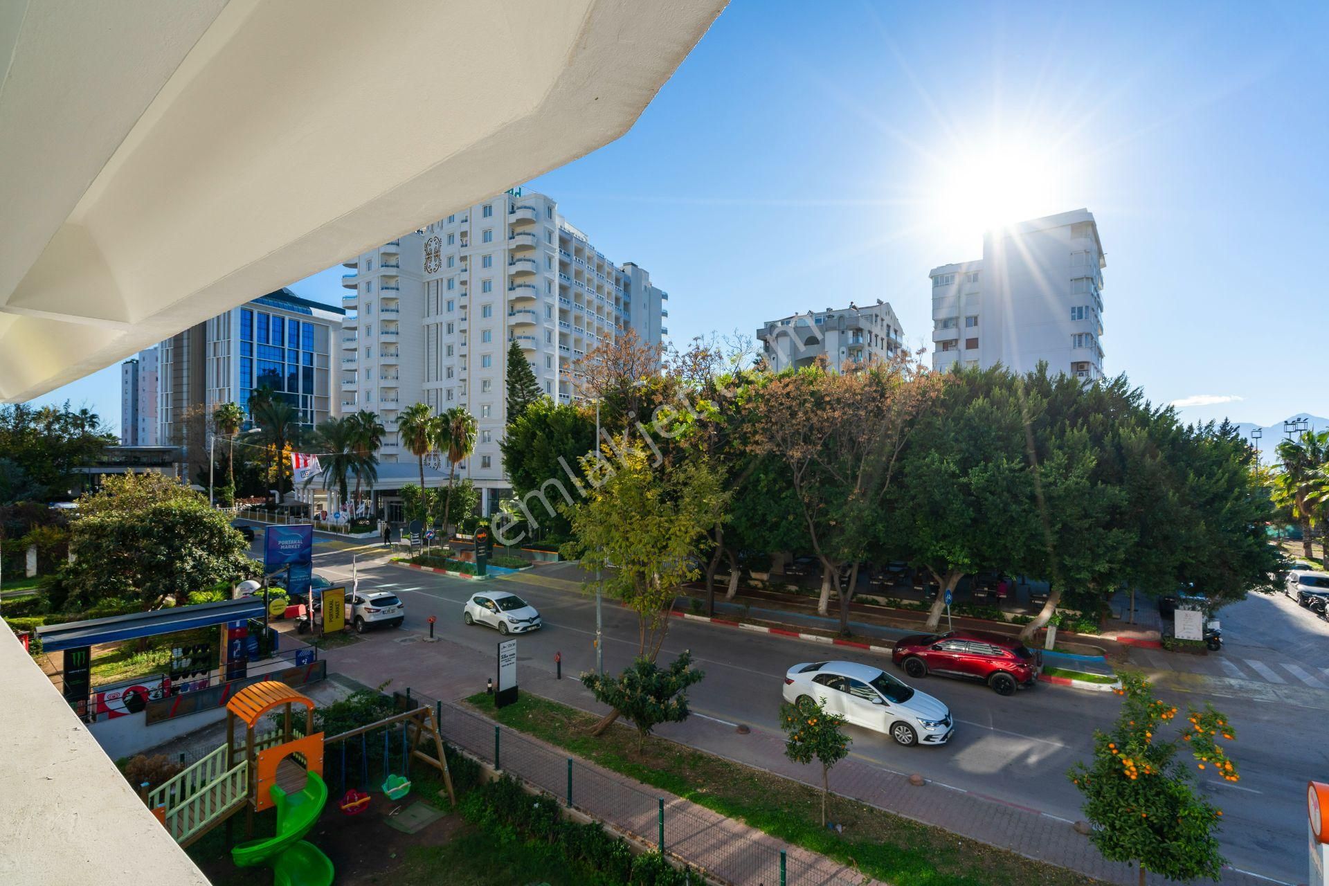 Antalya Lara Üst Düzey Konforlu Yaşam - Görsel 11