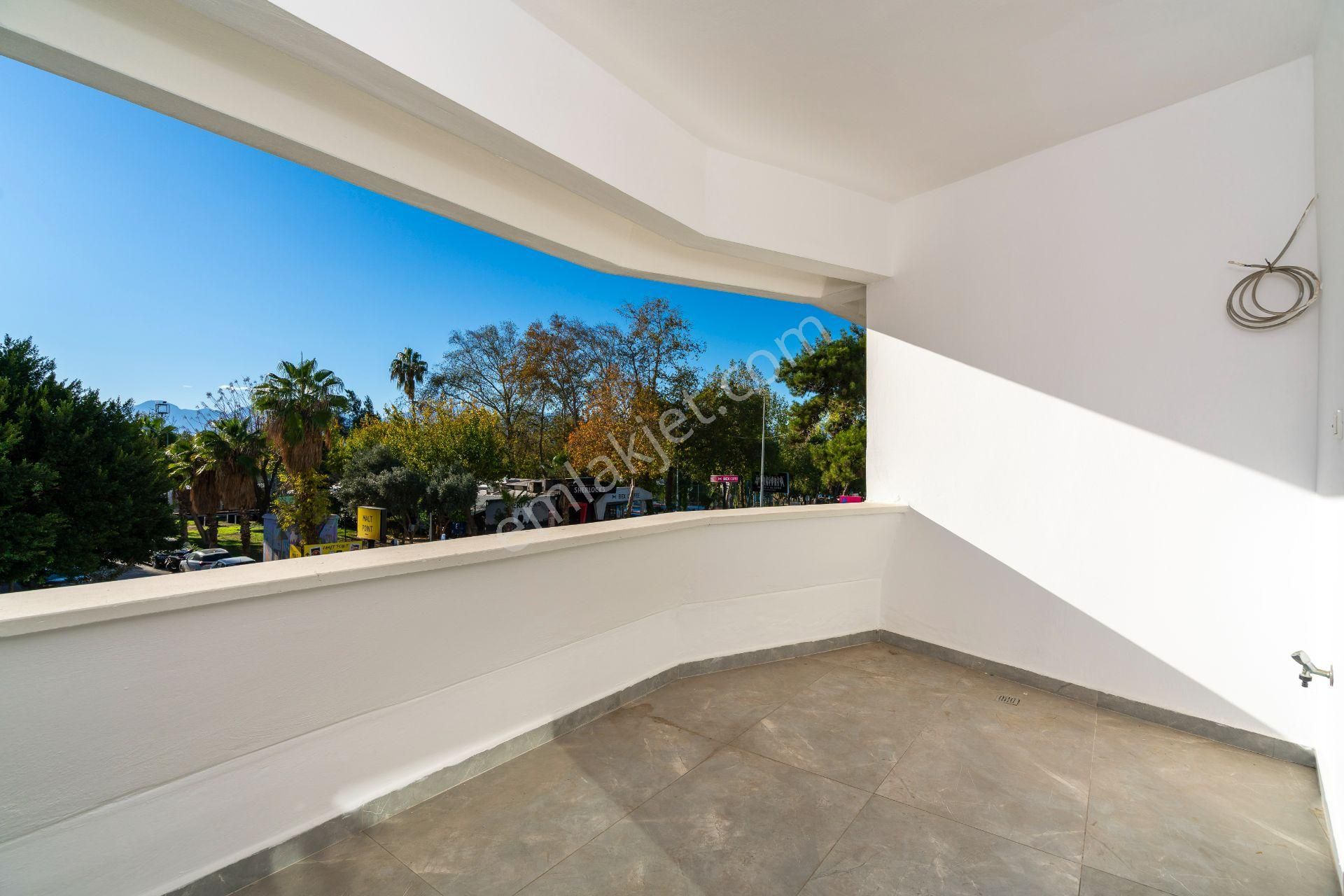 Antalya Lara Üst Düzey Konforlu Yaşam - Görsel 9