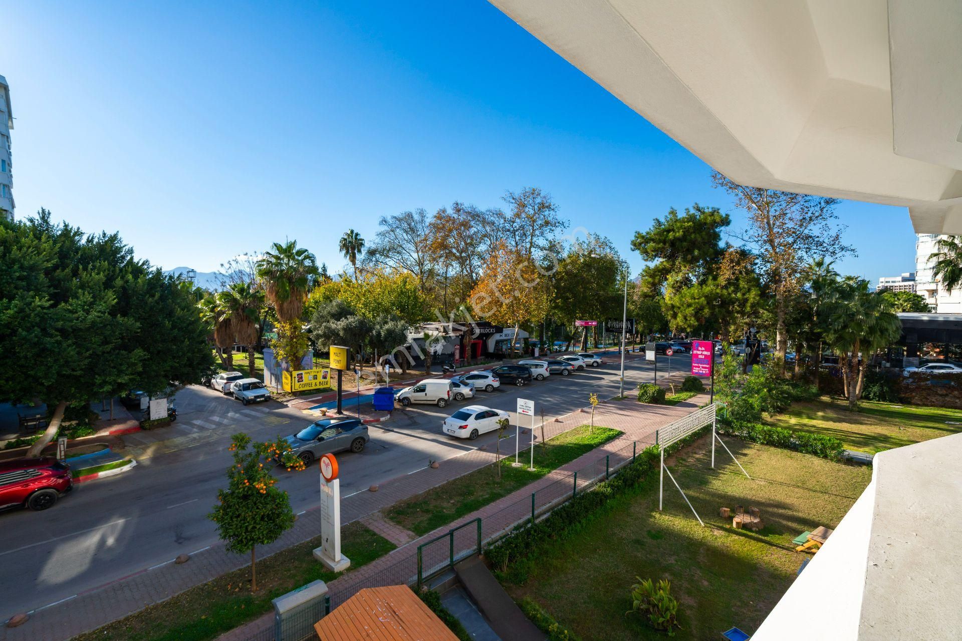 Antalya Lara Üst Düzey Konforlu Yaşam - Görsel 10