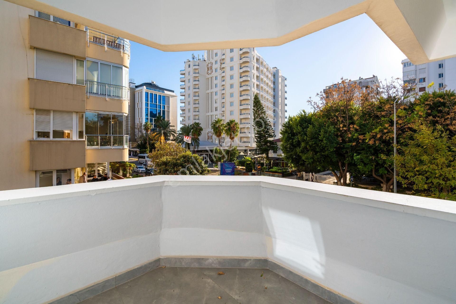 Antalya Lara Üst Düzey Konforlu Yaşam - Görsel 18