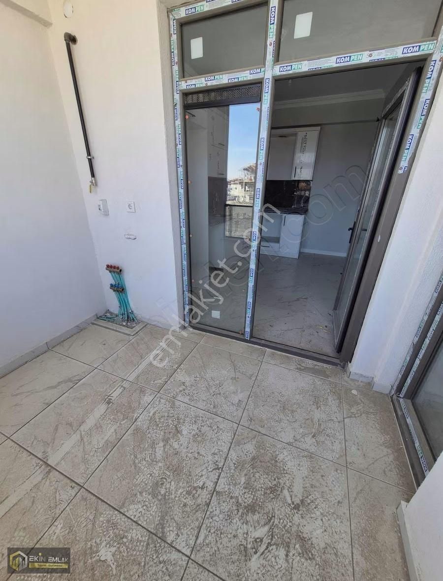 Meram Alakova Mahallesi Satılık 2+1 İskanlı 2. Kat Genış Daire - Görsel 2