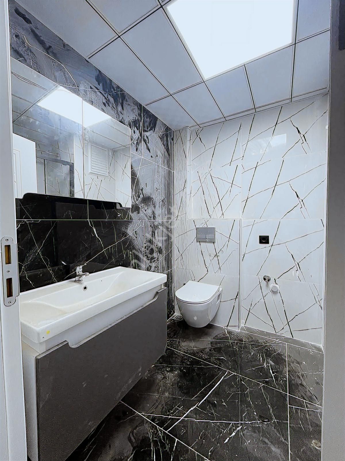 Körfezde Sahile Yürüme Mesafesinde Satılık Geniş Lüks 1+1 - Görsel 10