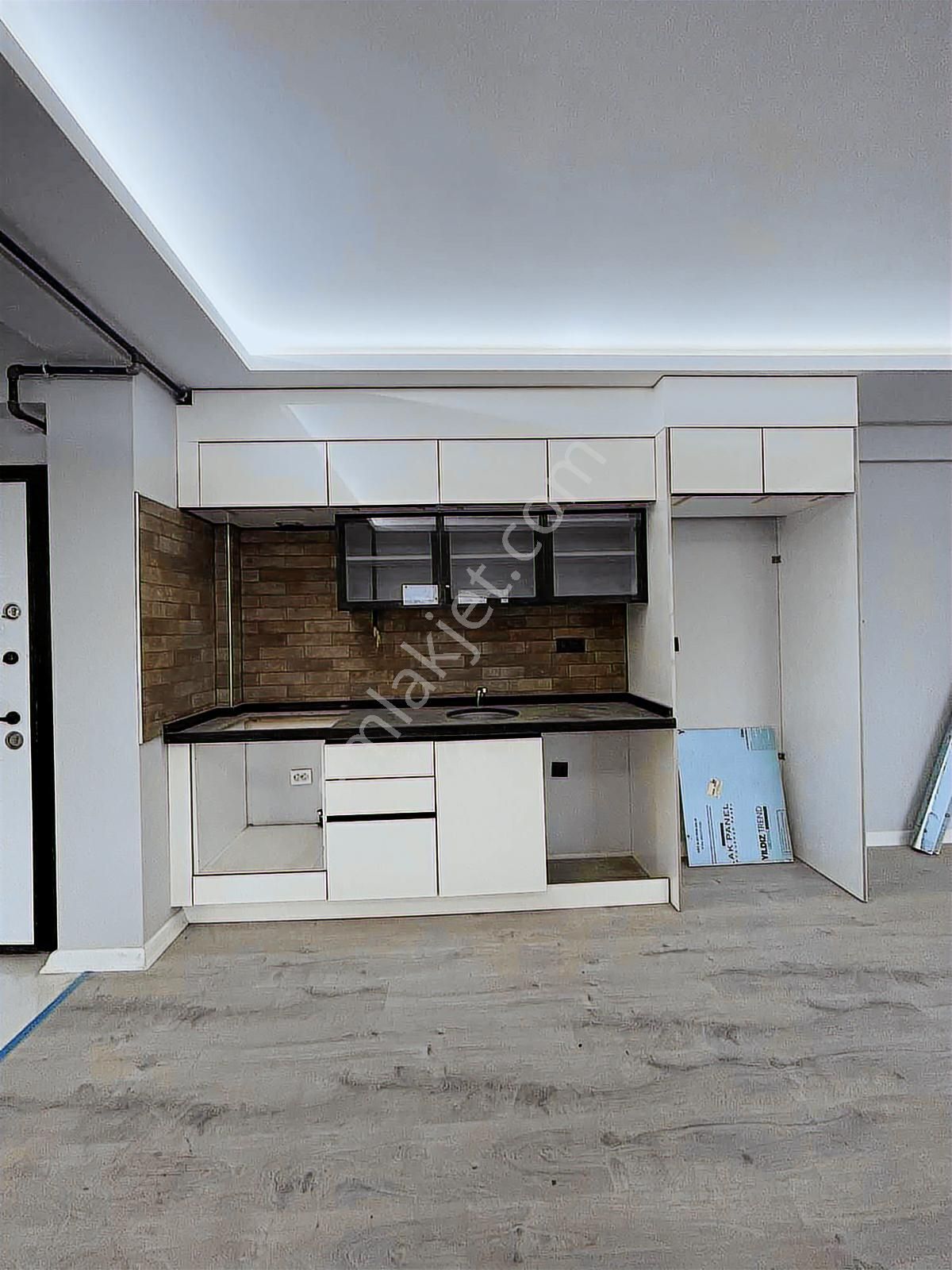 Körfezde Sahile Yürüme Mesafesinde Satılık Geniş Lüks 1+1 - Görsel 7