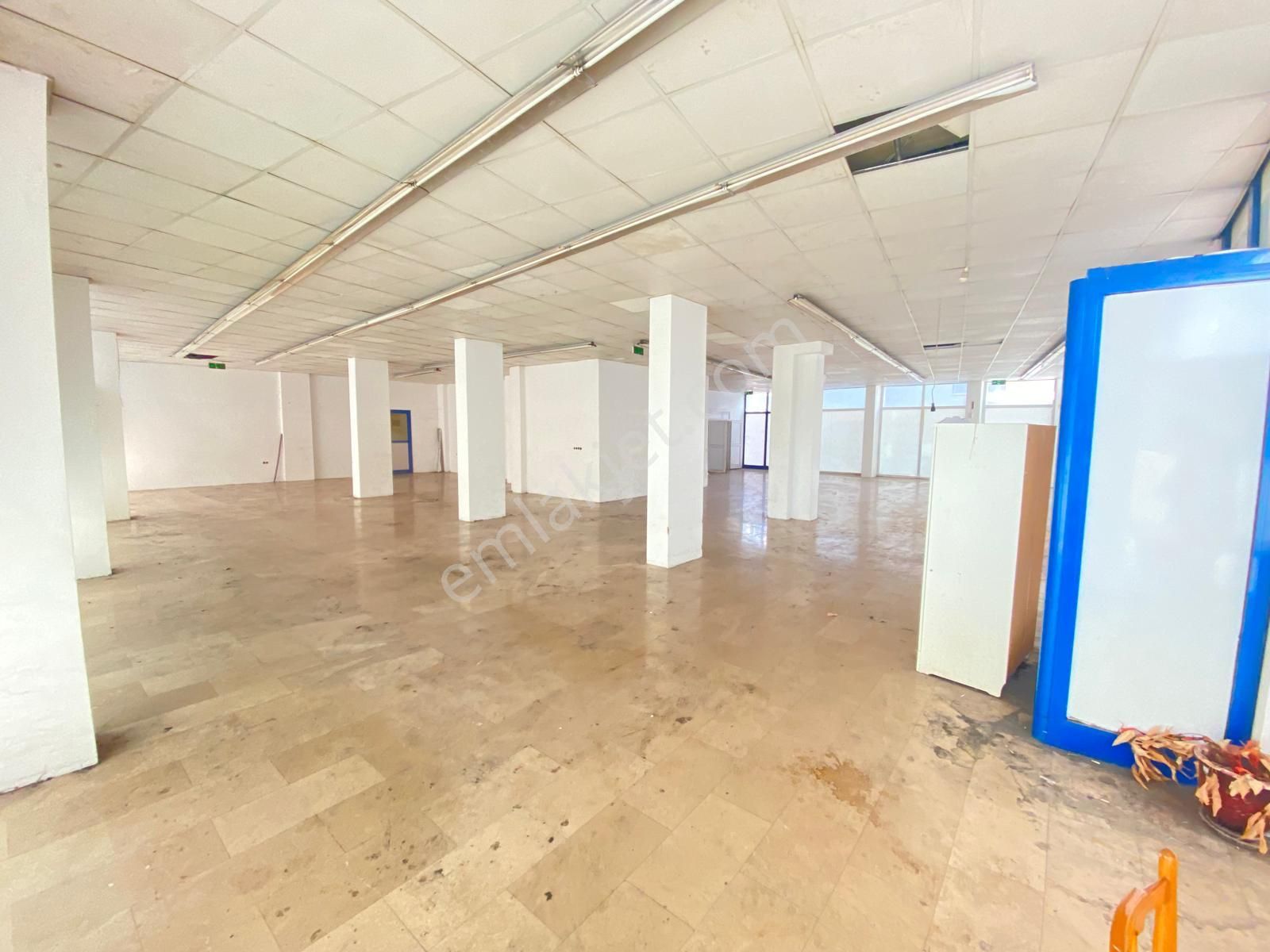 Kurumsal Kiracılı ,bölge'nin En Büyük Ve En Ucuz Dükkanı 440 M2
