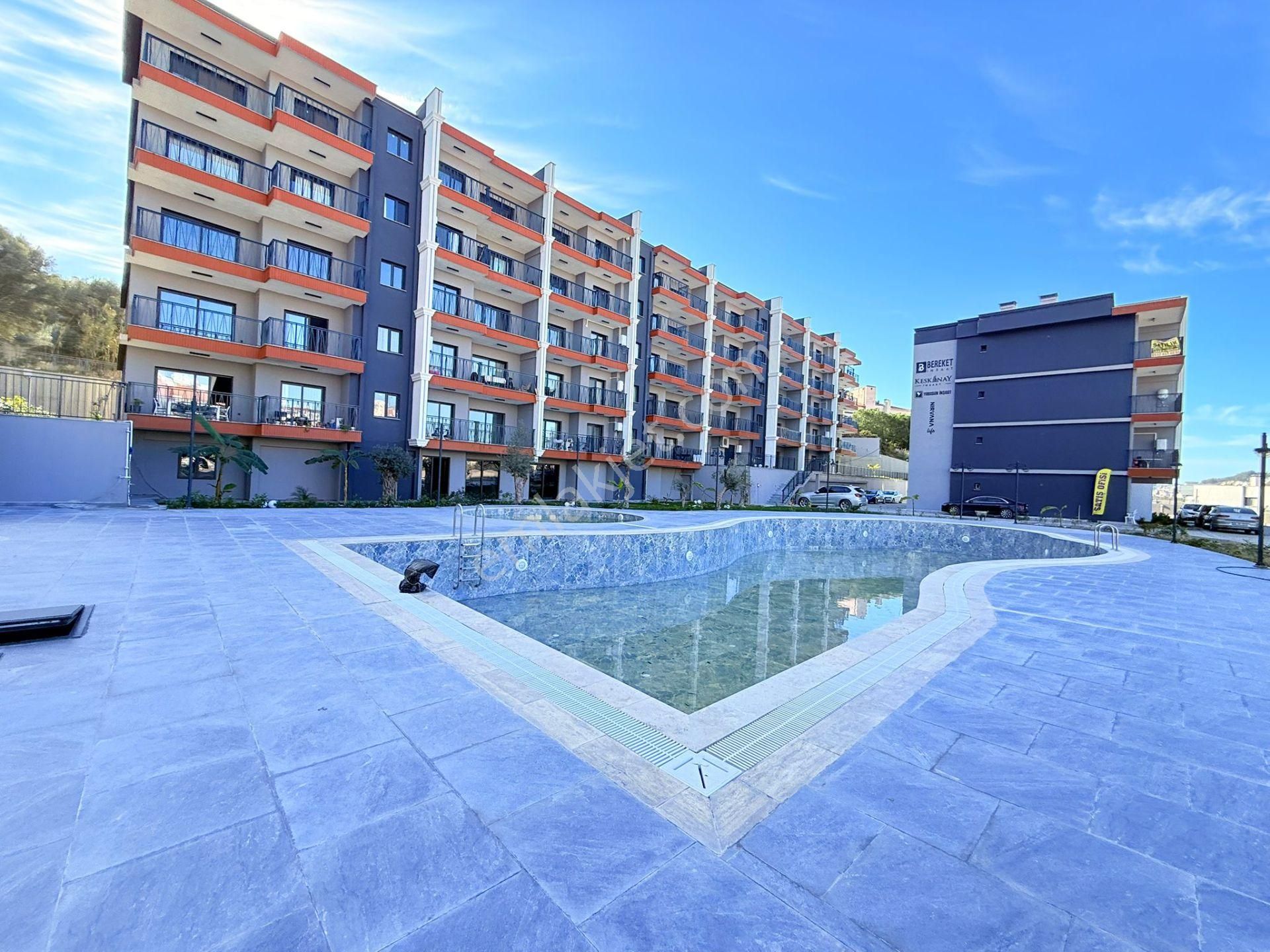 Şok Fiyat ! Kuşadasında Satılık Merkezı Konum-7/24 Güvenlik-havuz-bahçe-kombi-lüx-fırsat Daireler - Görsel 15